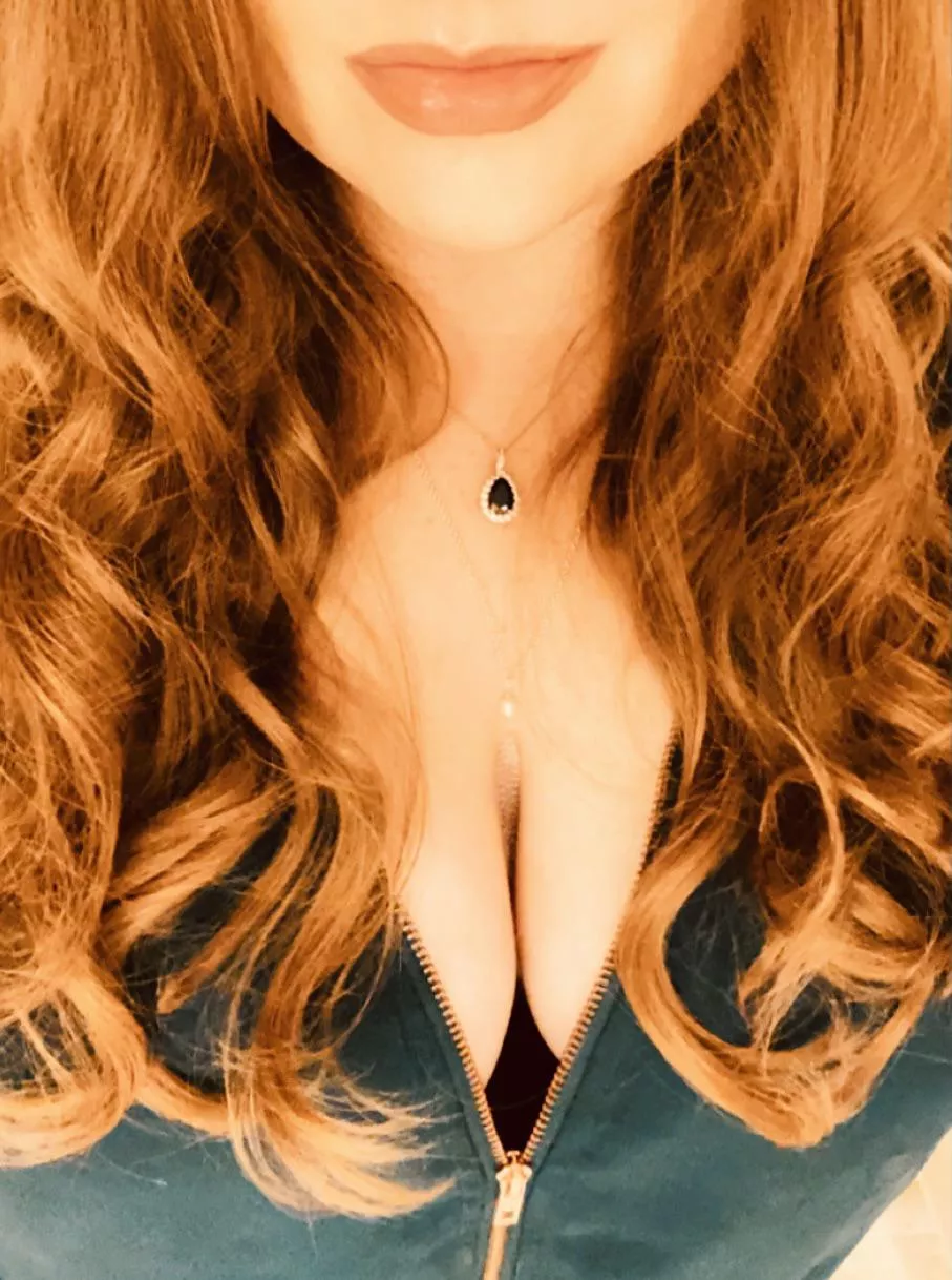 Cleavage and curls