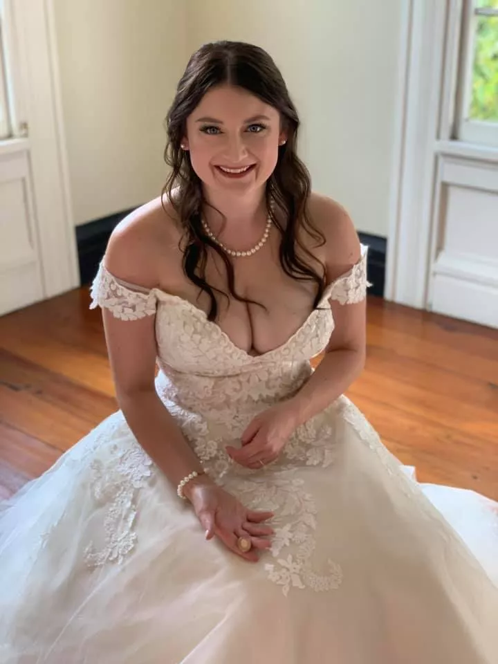 Cleavage on her big day