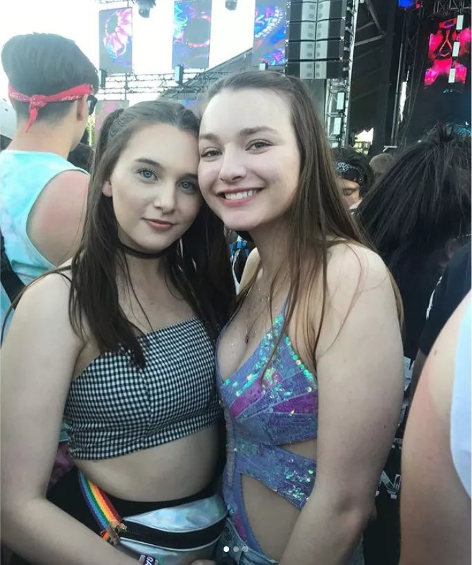 College babes: Left or Right? [2]