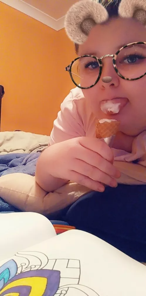 Colouring and ice cream now just need booty rubs from daddy