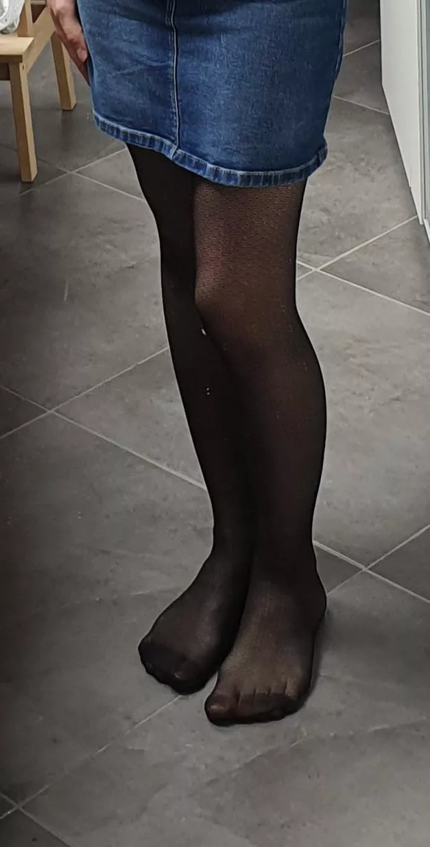 Combining pantyhose with a skirt is always beautiful 💕