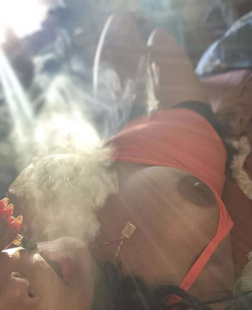 Come smoke with me (f)