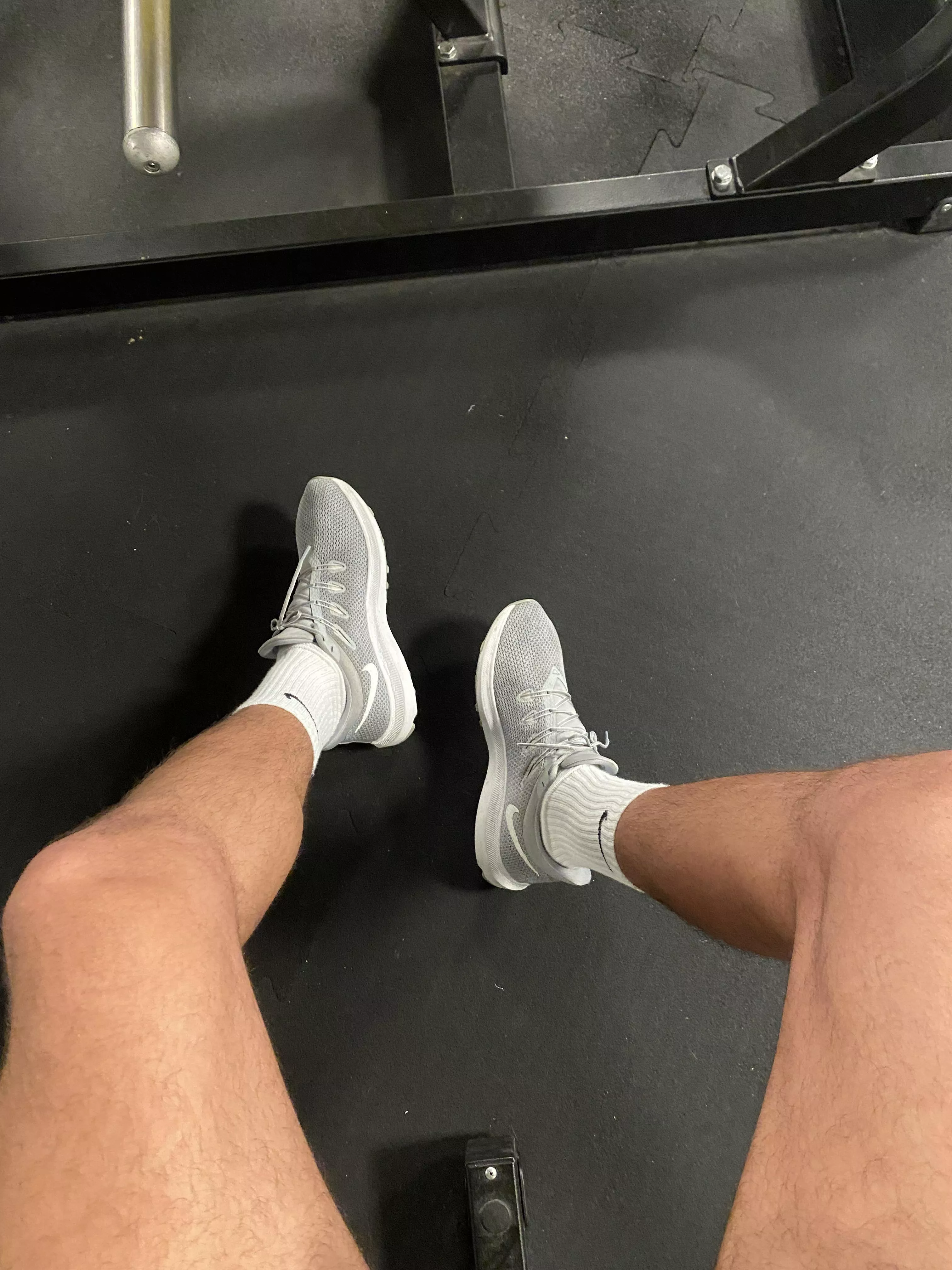 Come worship my feet at the gymðŸ‘£ðŸ’ªðŸ½