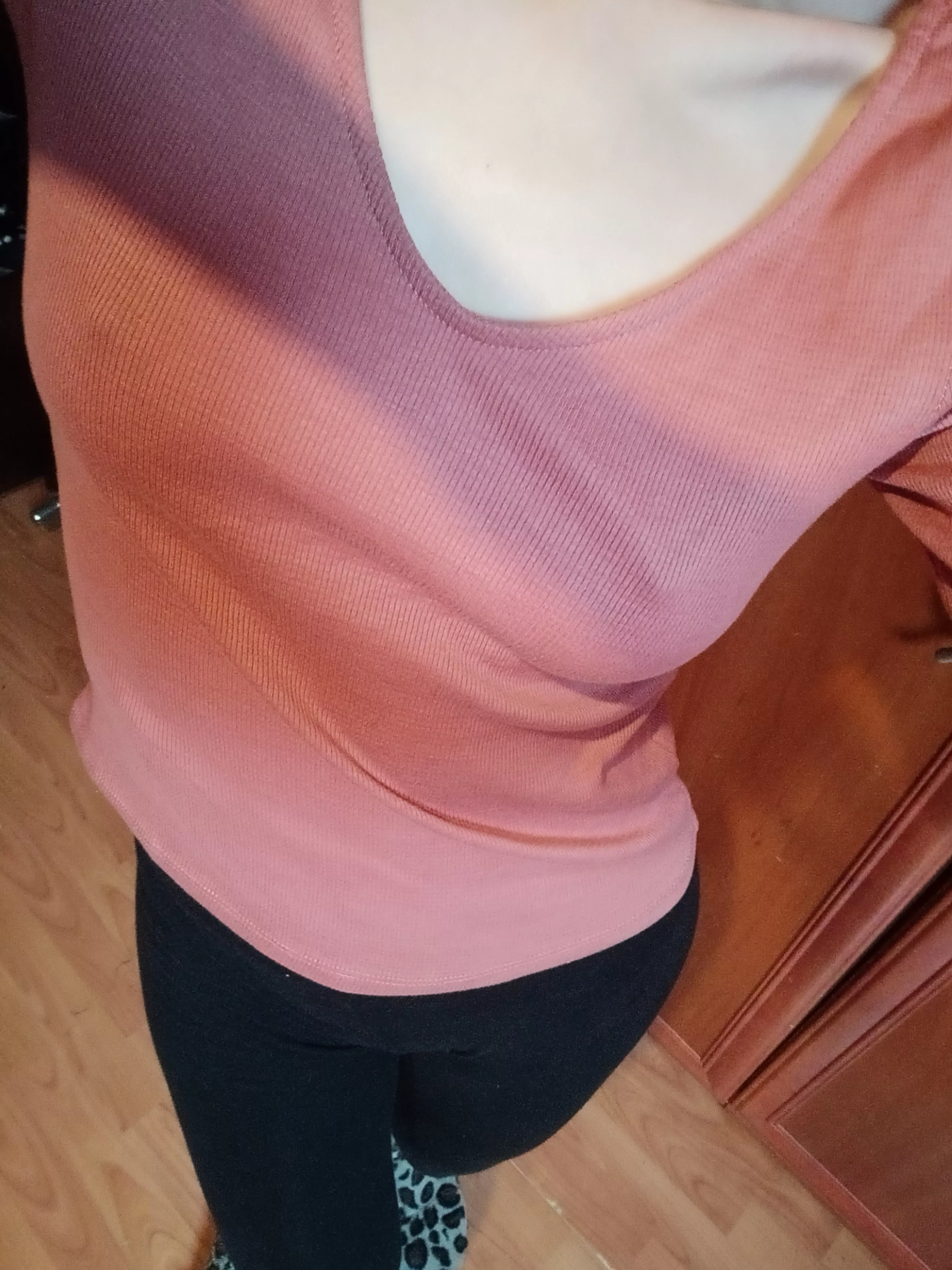 Comfy home outfit without bra ;)