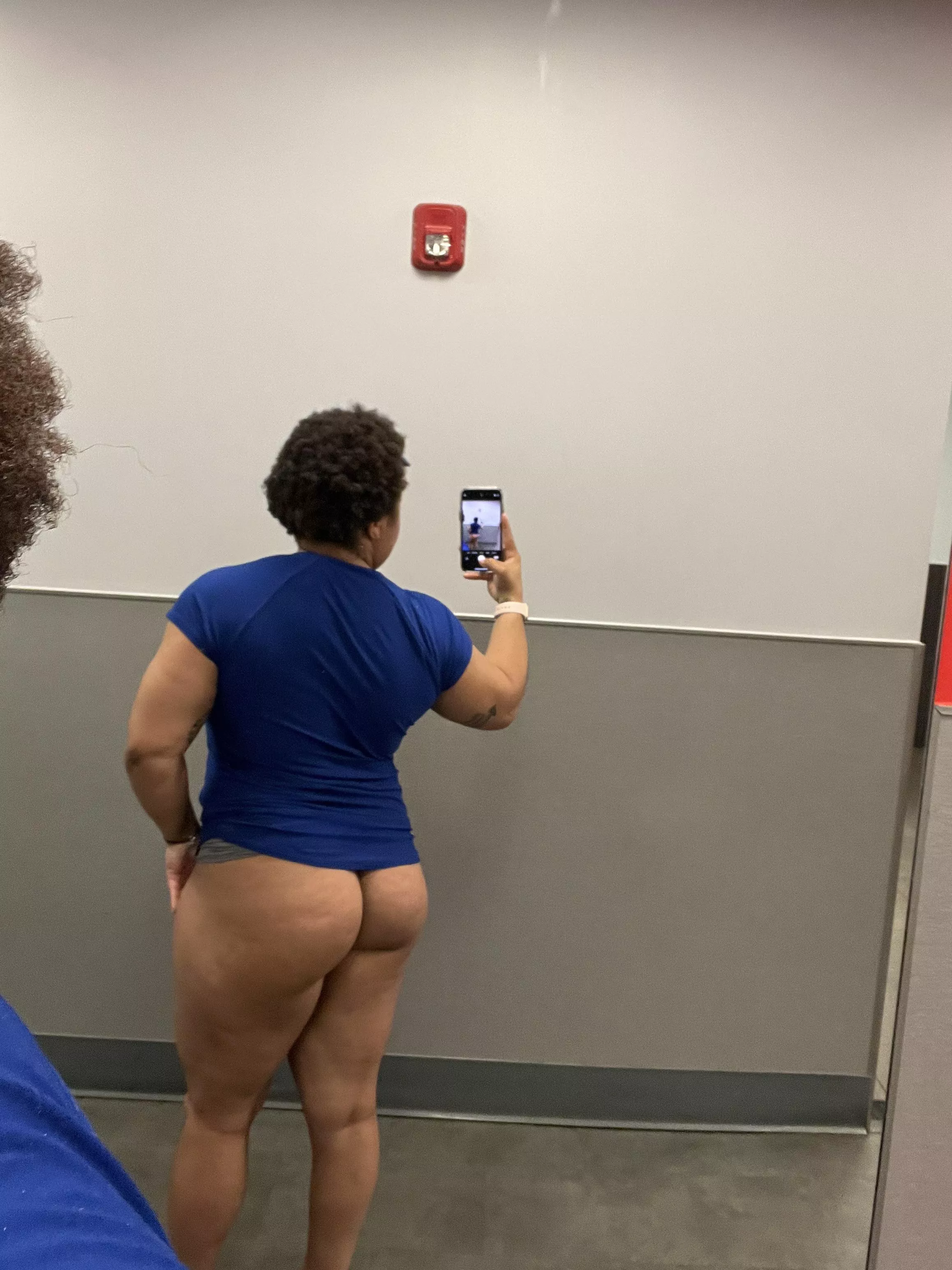 Could you focus on your workout if you saw my ass at the gym?