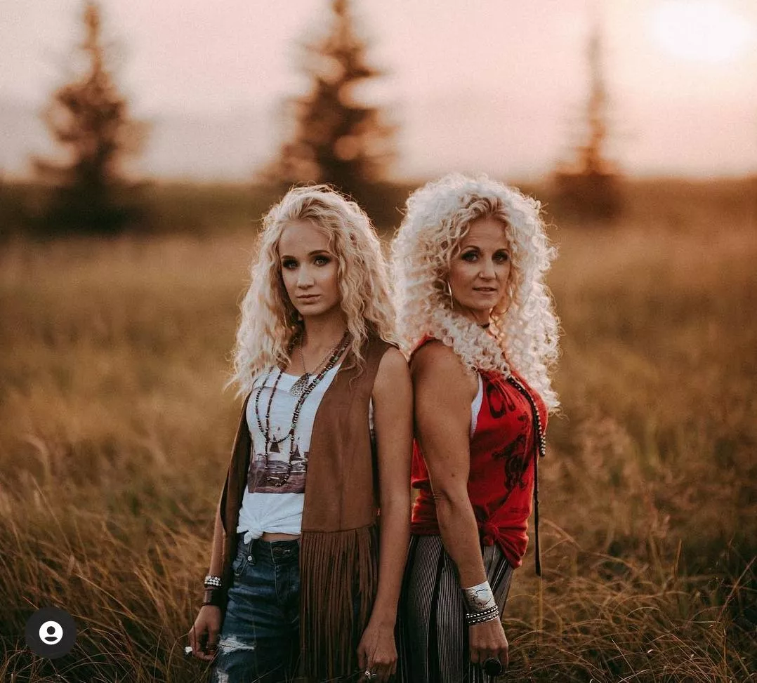 Country blondes