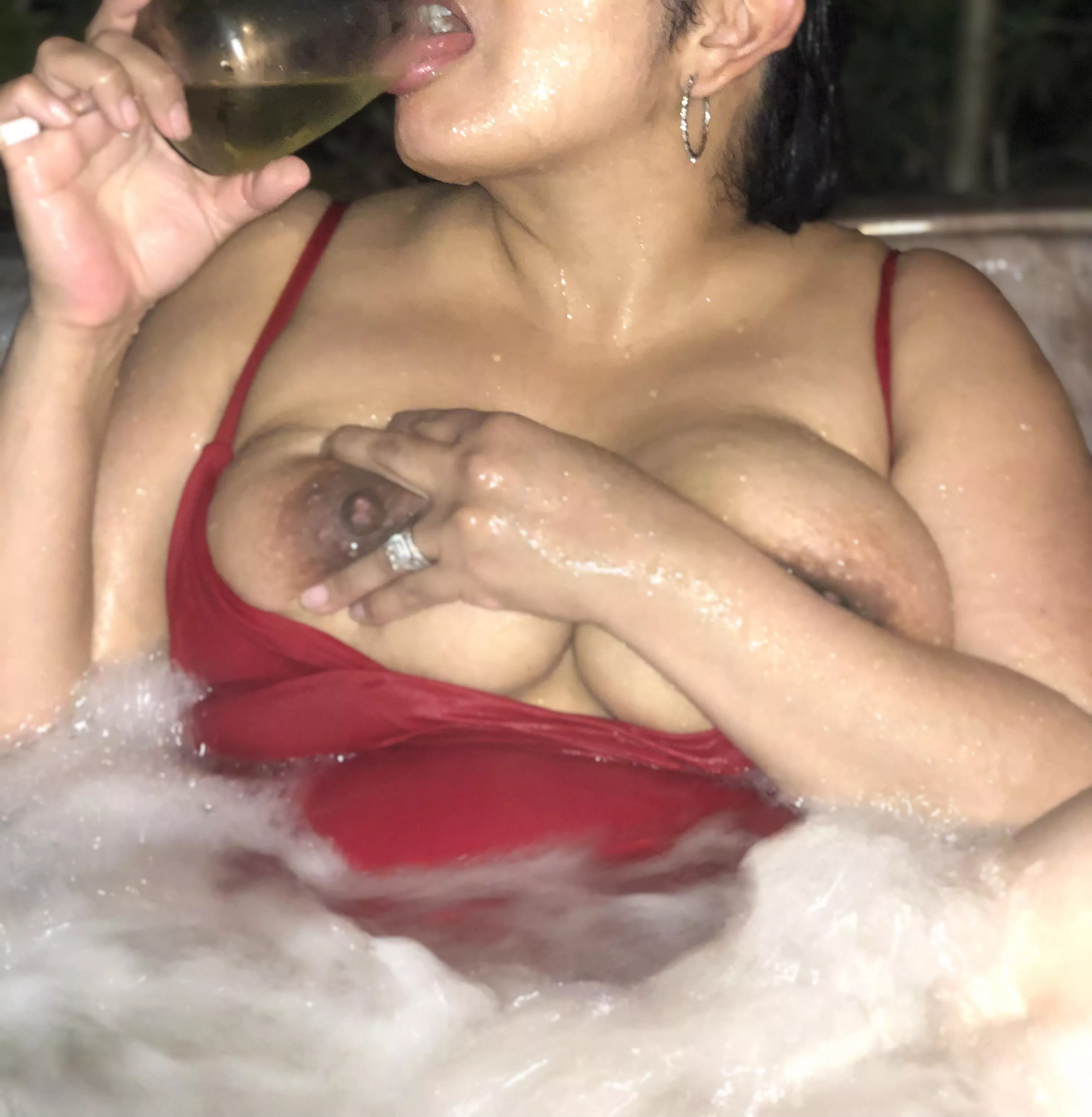 Cum and check out my ðŸ’ in the hot tub ðŸ’¦ðŸ¥µðŸ·