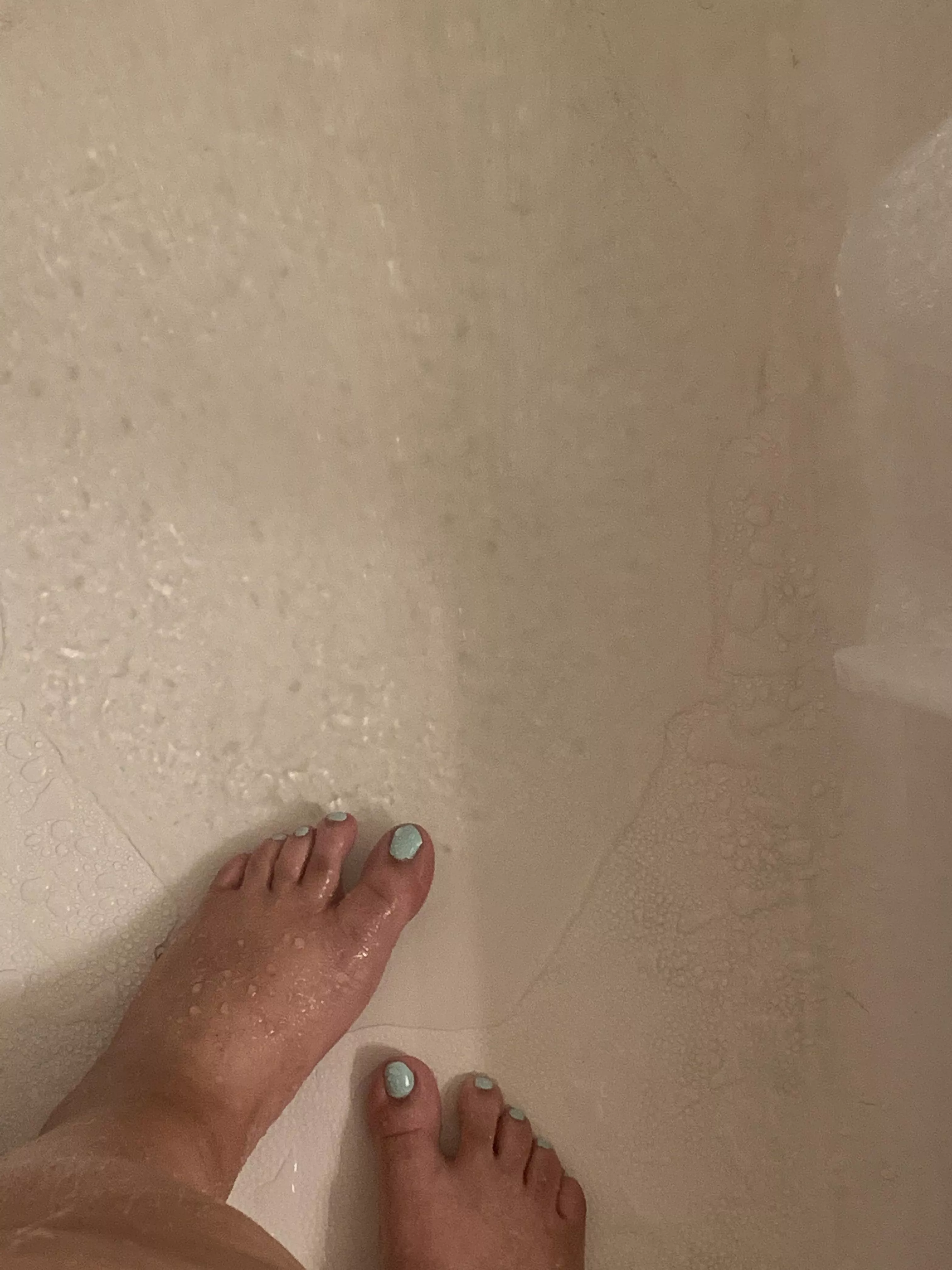 Cum fuck my feet ðŸ’¦ðŸ’‹