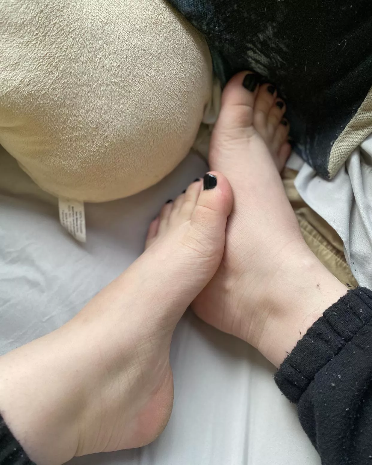 Cum on my feet please