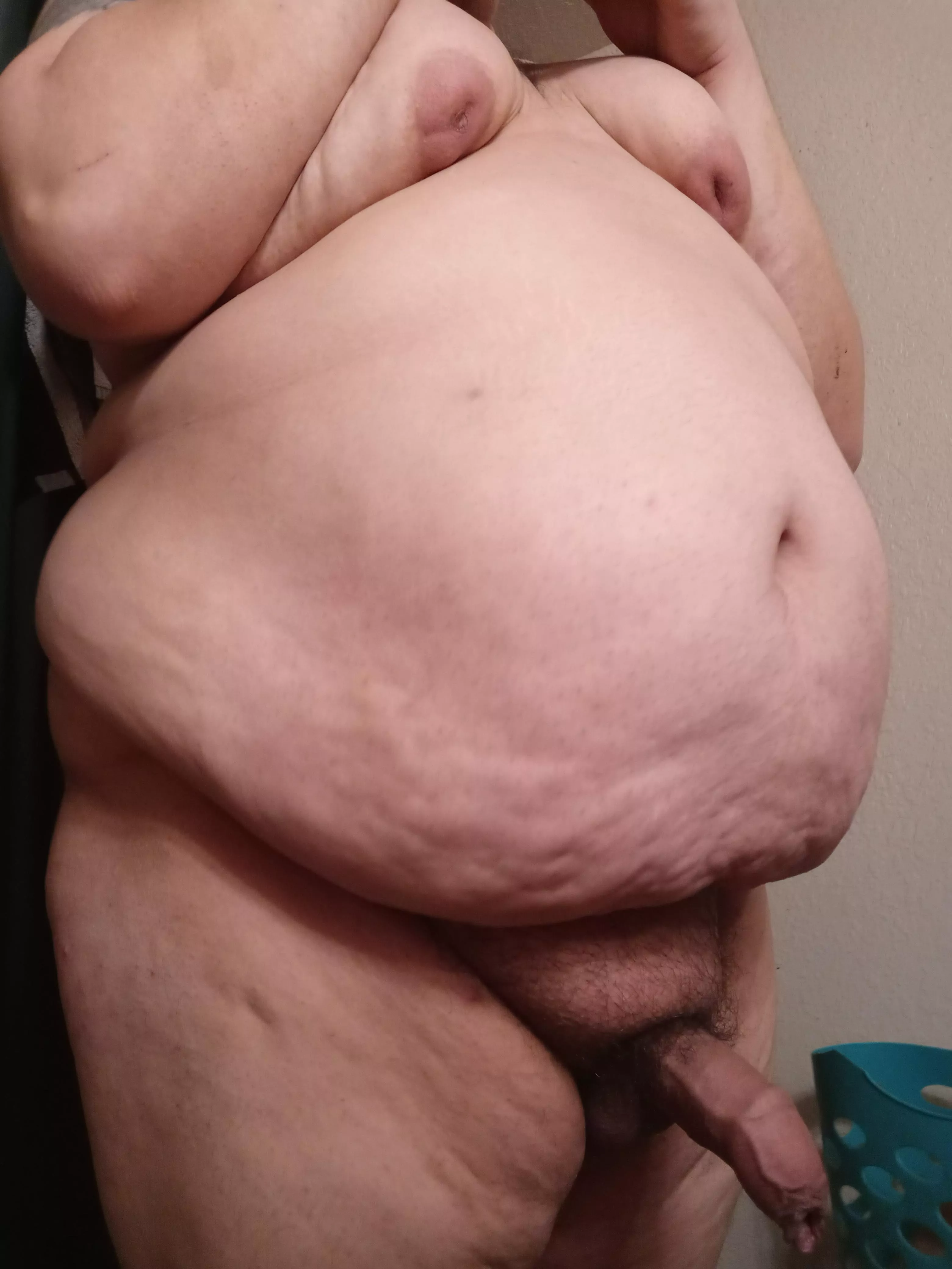 Cum suck this fat boys cock 🤤