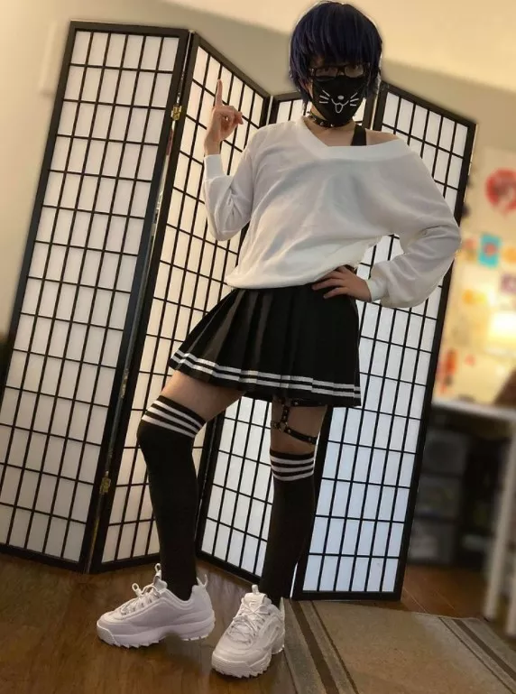 Cute outfit! Thought I should share my first post right here. I'm really digging this skirt+big sneakers combo!