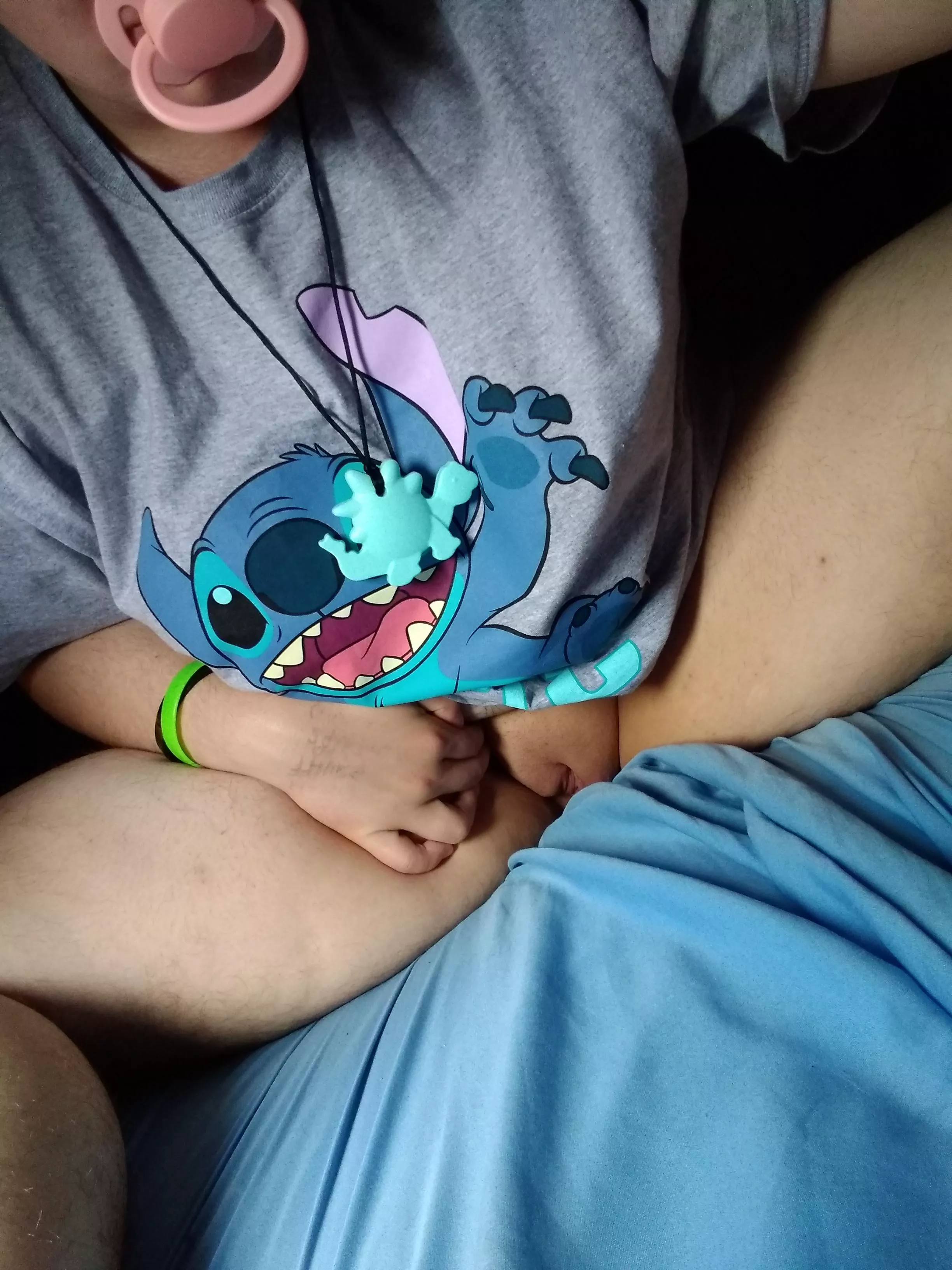 Daddy, your little boy wants to play with your special paci â™¥ï¸ (HE/HIM, 19.)