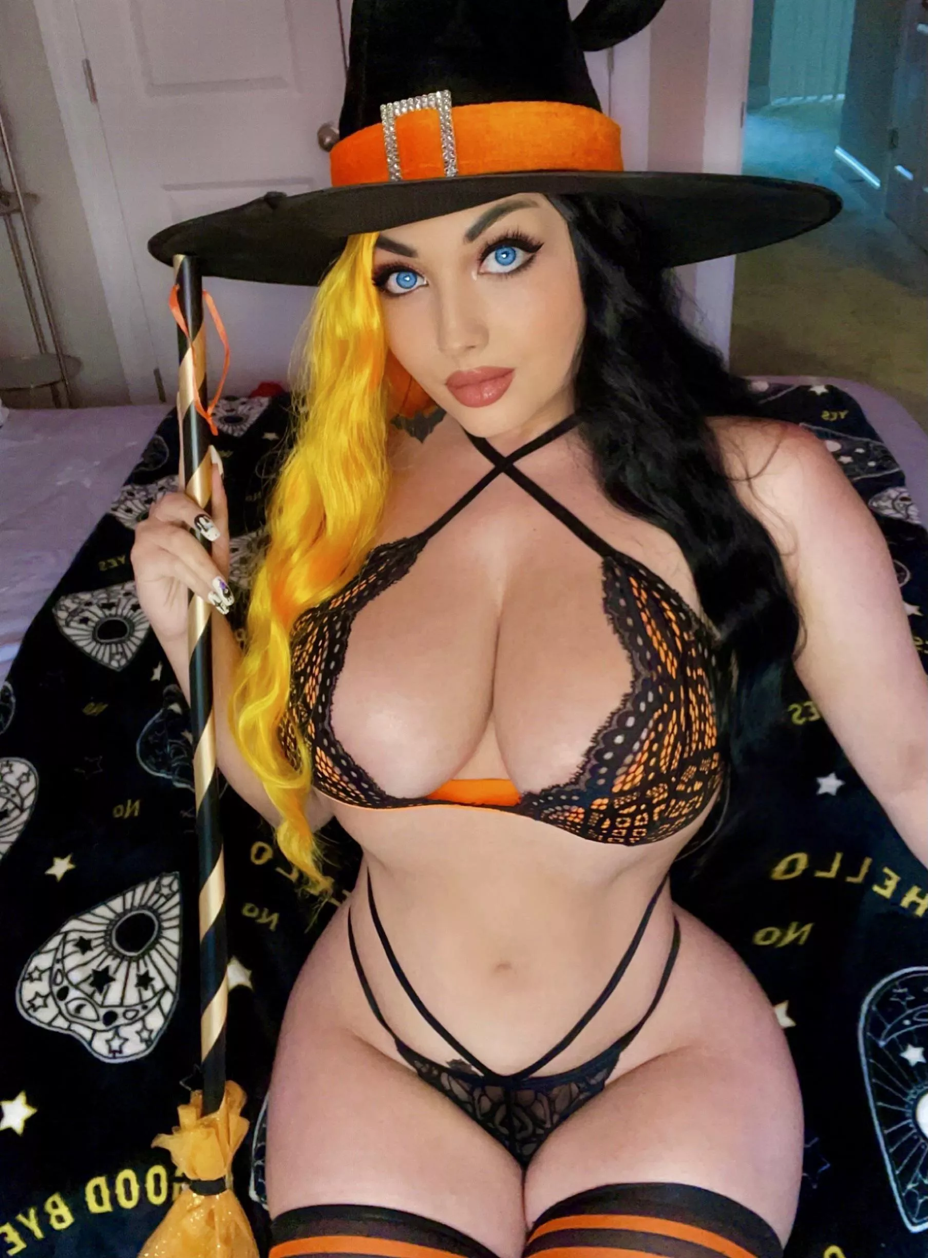 💝 Daily hot content 💝 curvy and thick🥰 huge natural titties🍒 cosplay sexiness💋Custom content 😍 dick rates😏 very interactive! My Onlyfans- erineevee