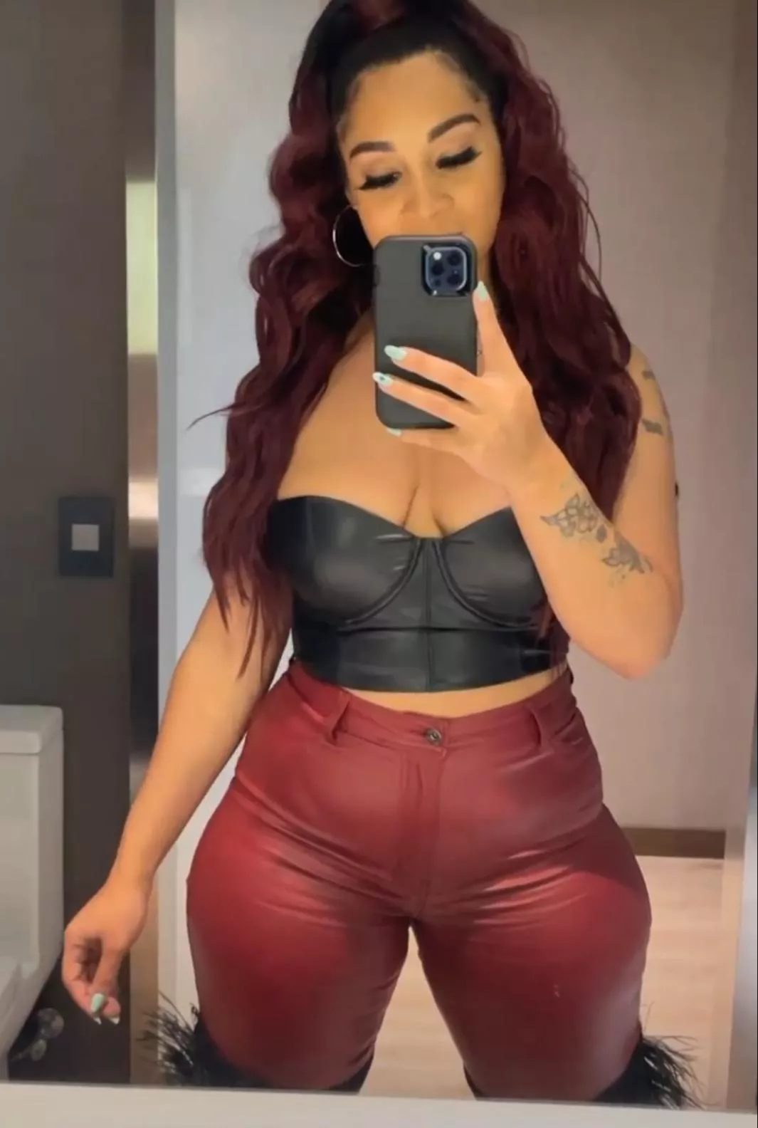 Damn... Those hips are crazy