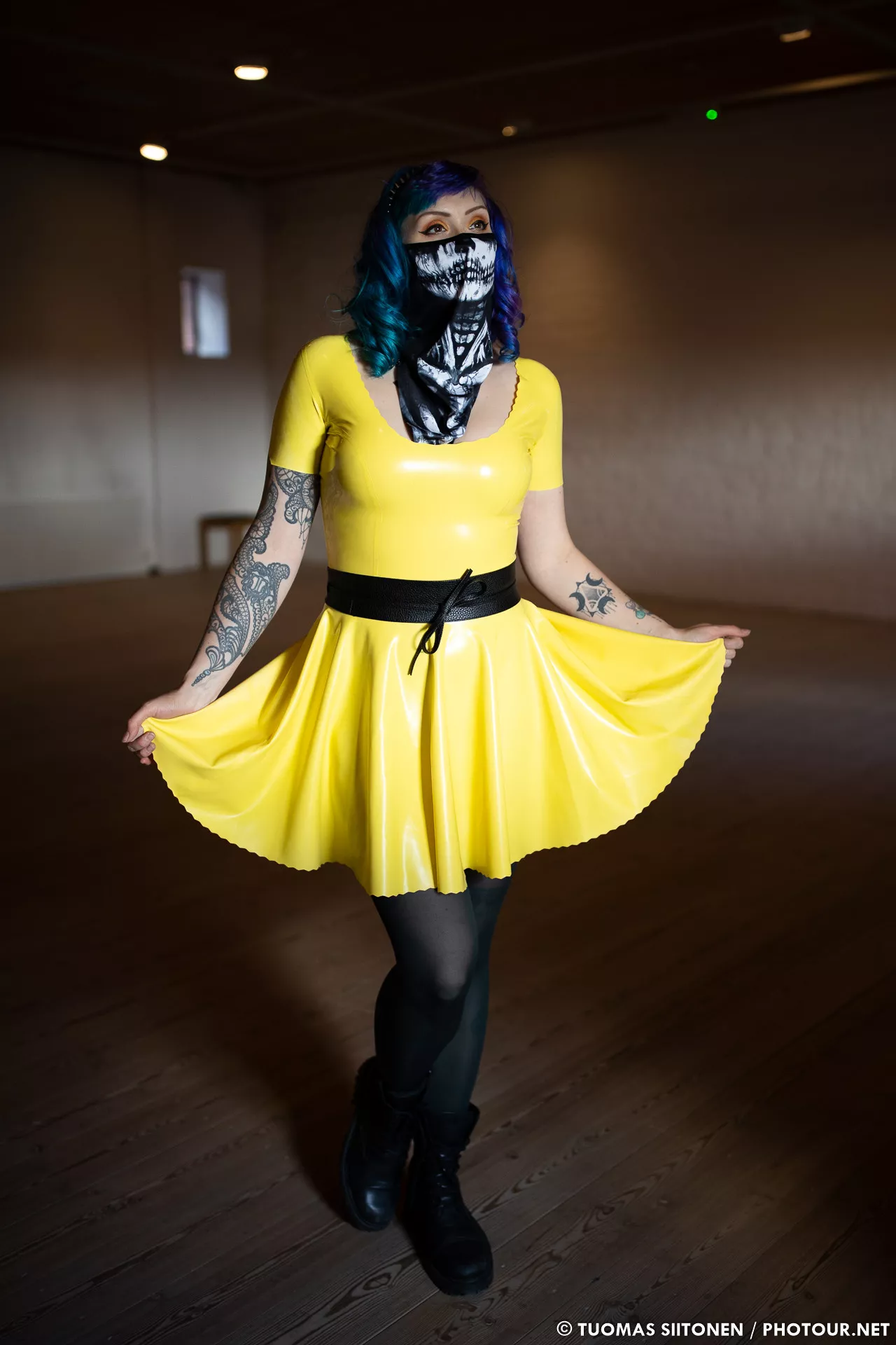 Didi Ou in a yellow latex dress