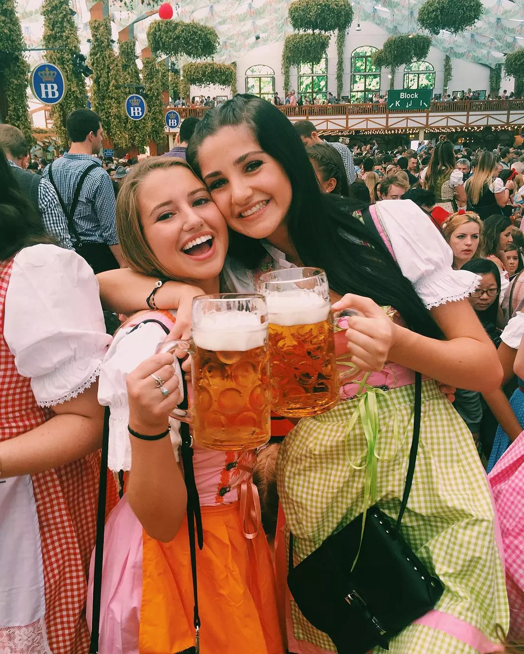 Dirndl Girls - Left Or Right?