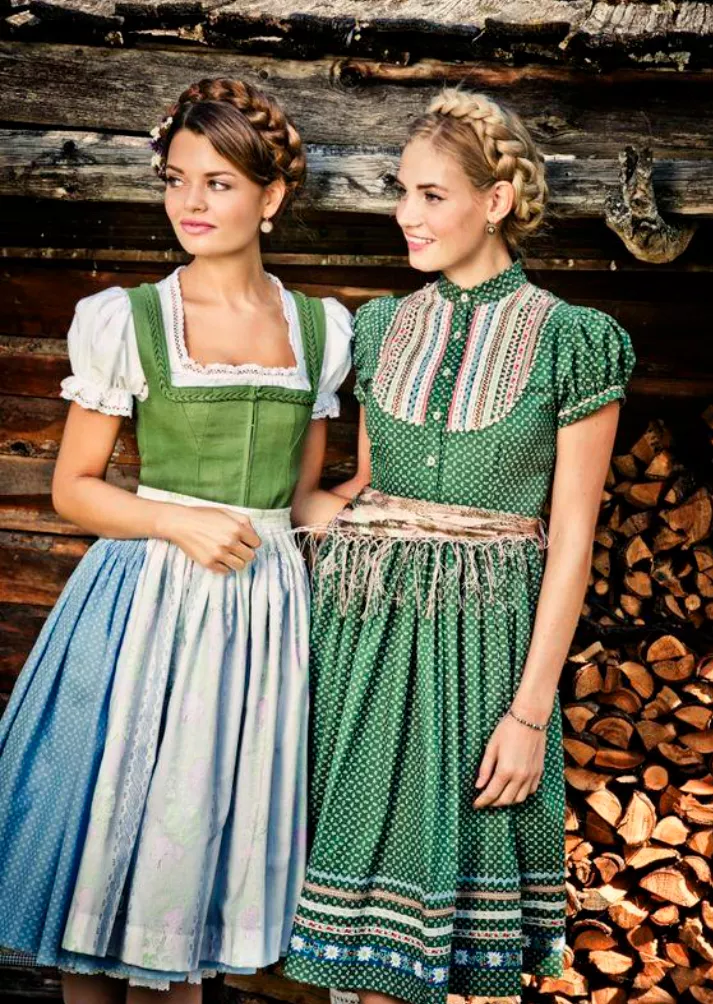 Dirndl left or right