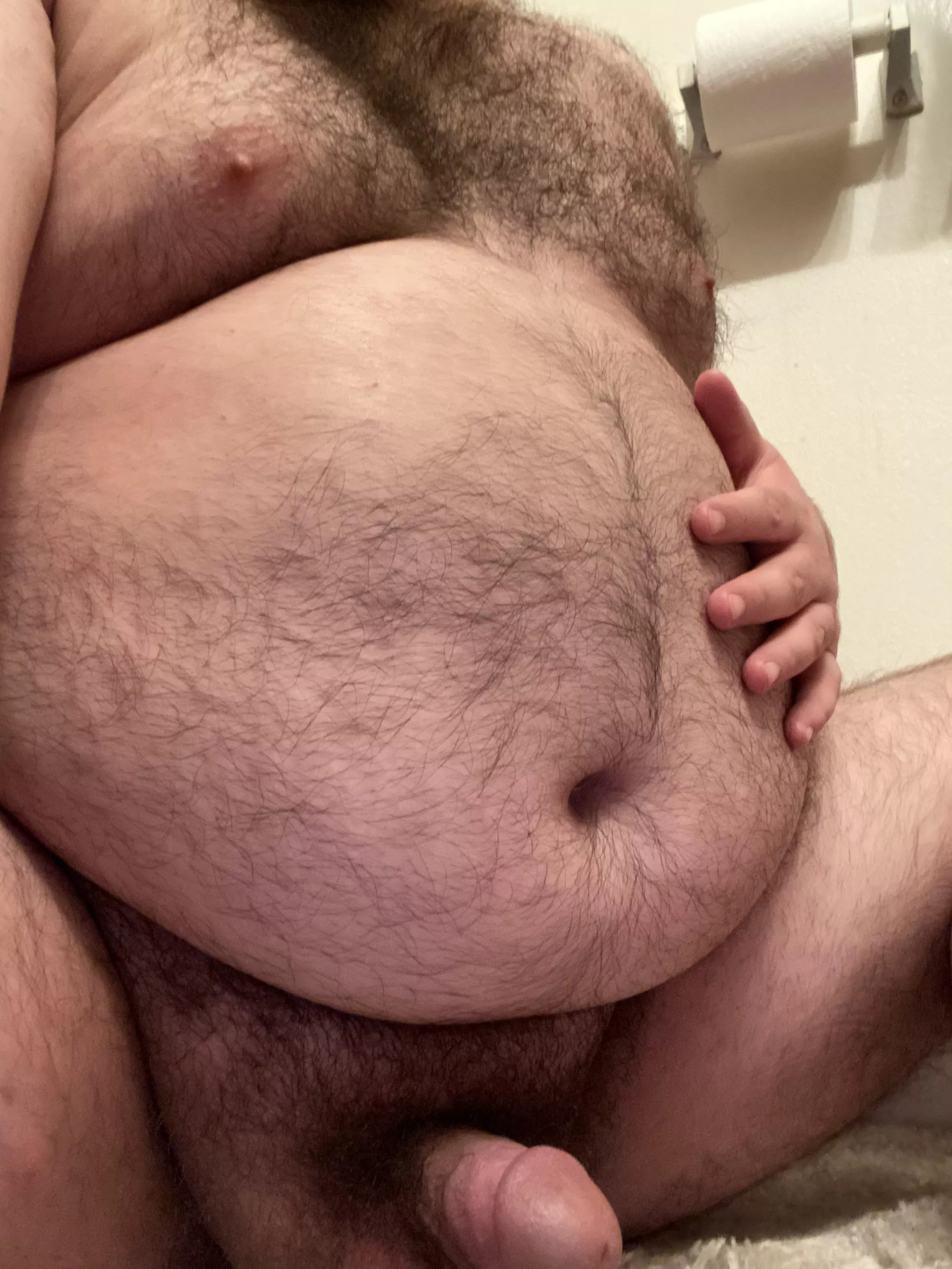 DM Me all the things you’d do to help my belly grow even bigger ;)