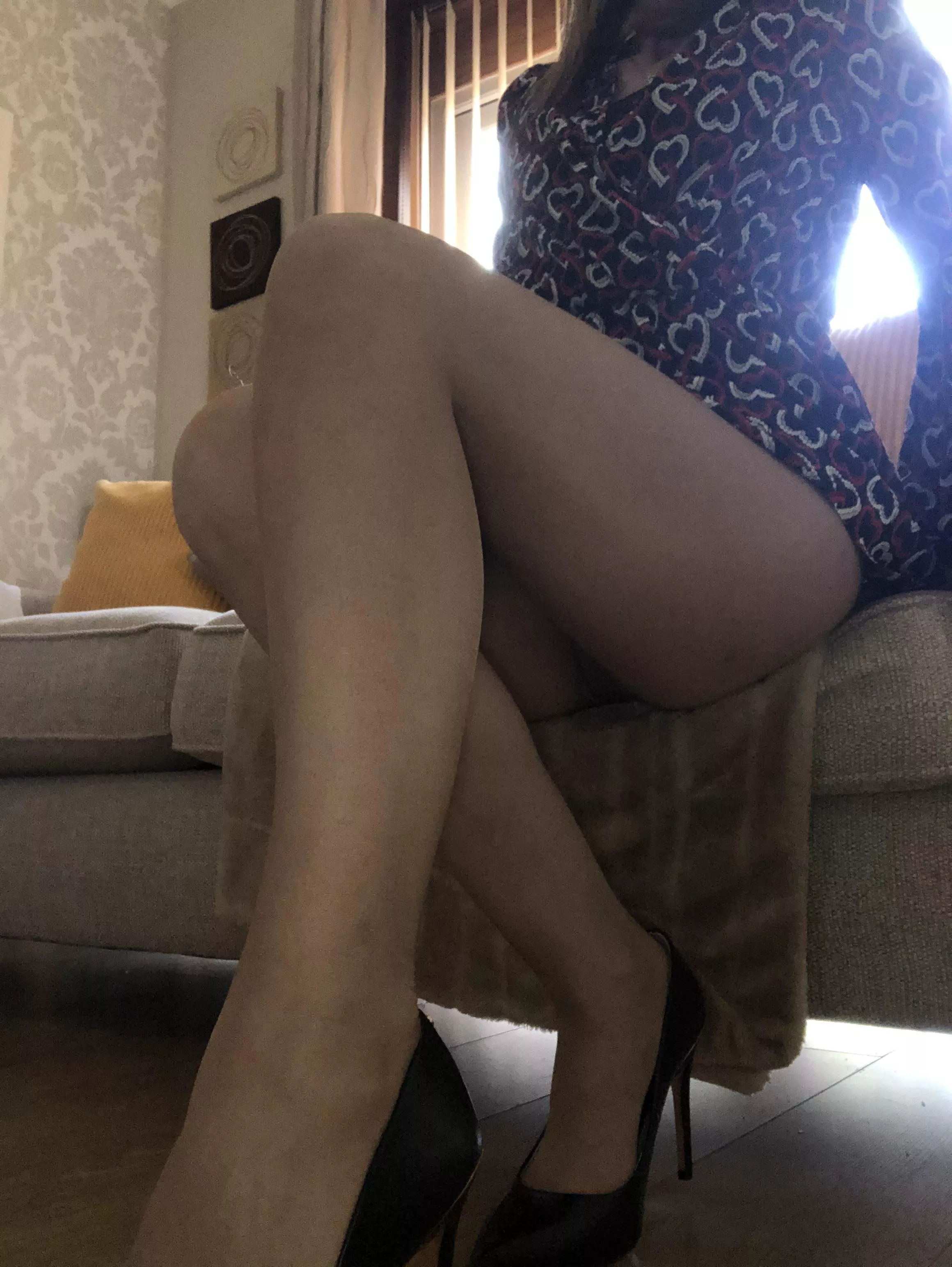 Do I look good in pantyhose ðŸ˜˜