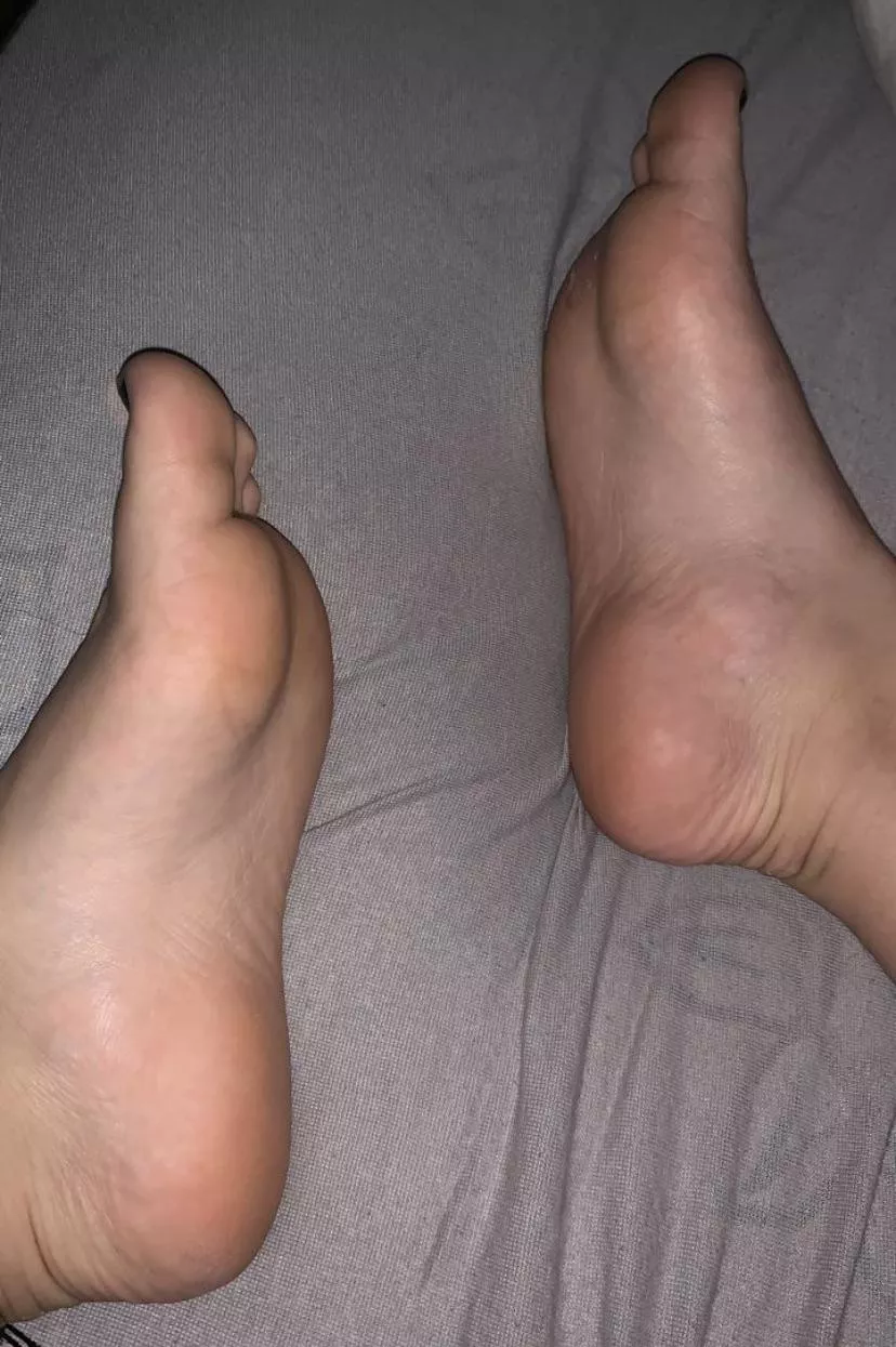 do they please u? ðŸ¥µ wanna take a lick. dms/pms r welcome