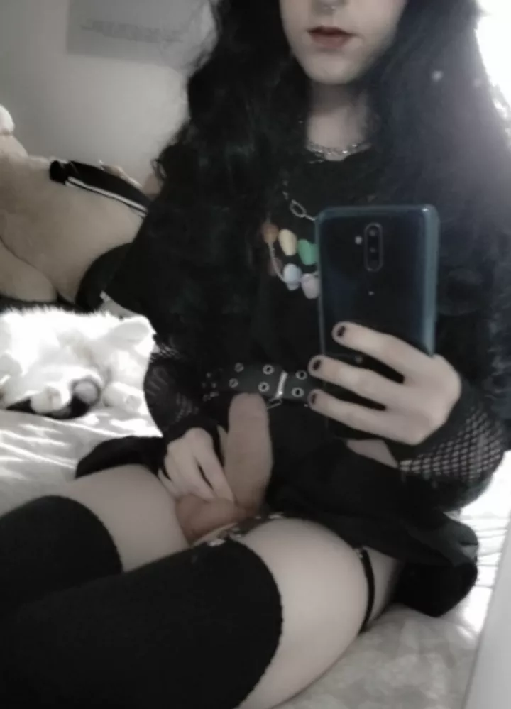 do u like goth girldick?? ðŸ¥°ðŸ–¤