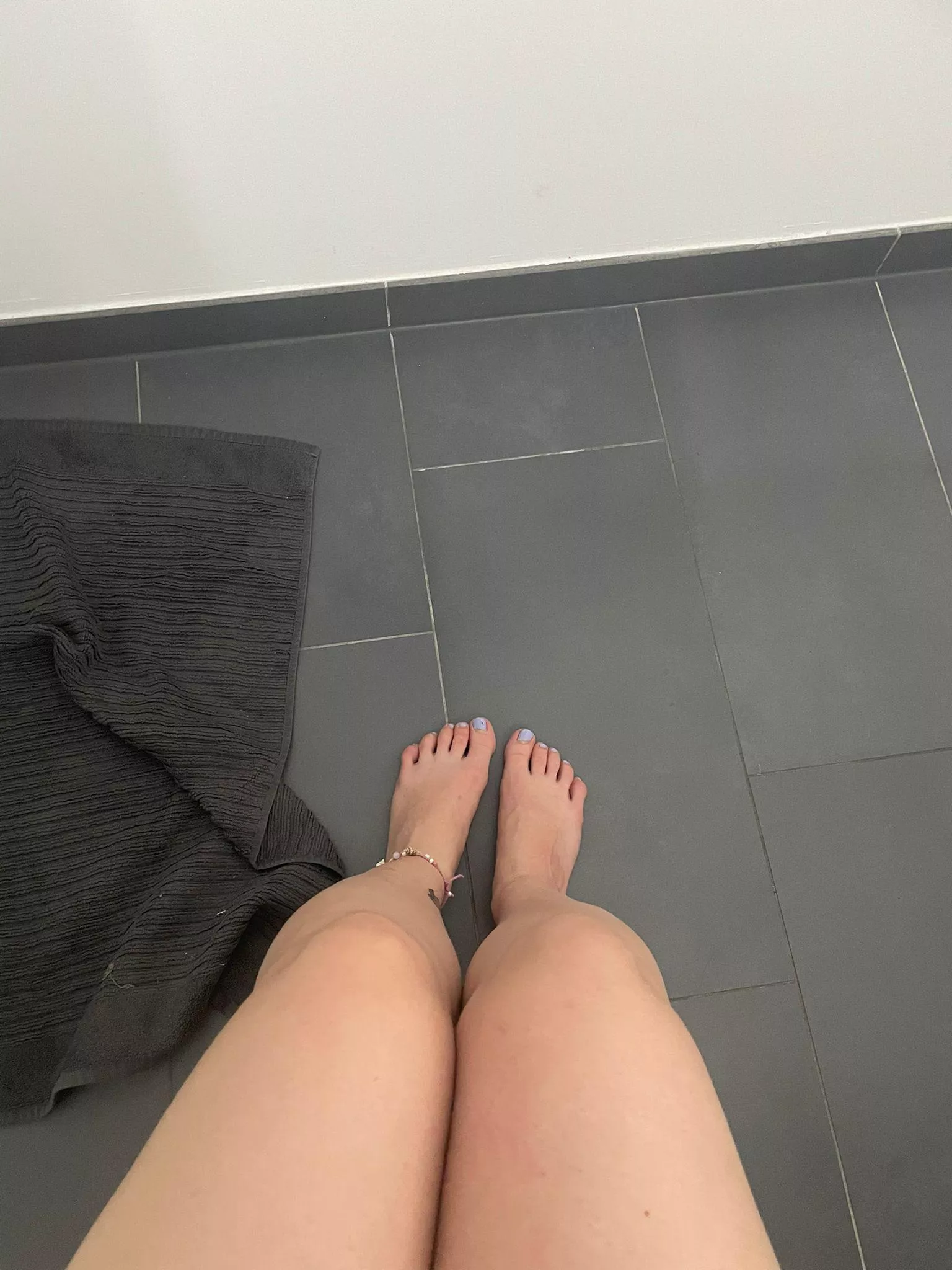 Do u want to suck my toes ?