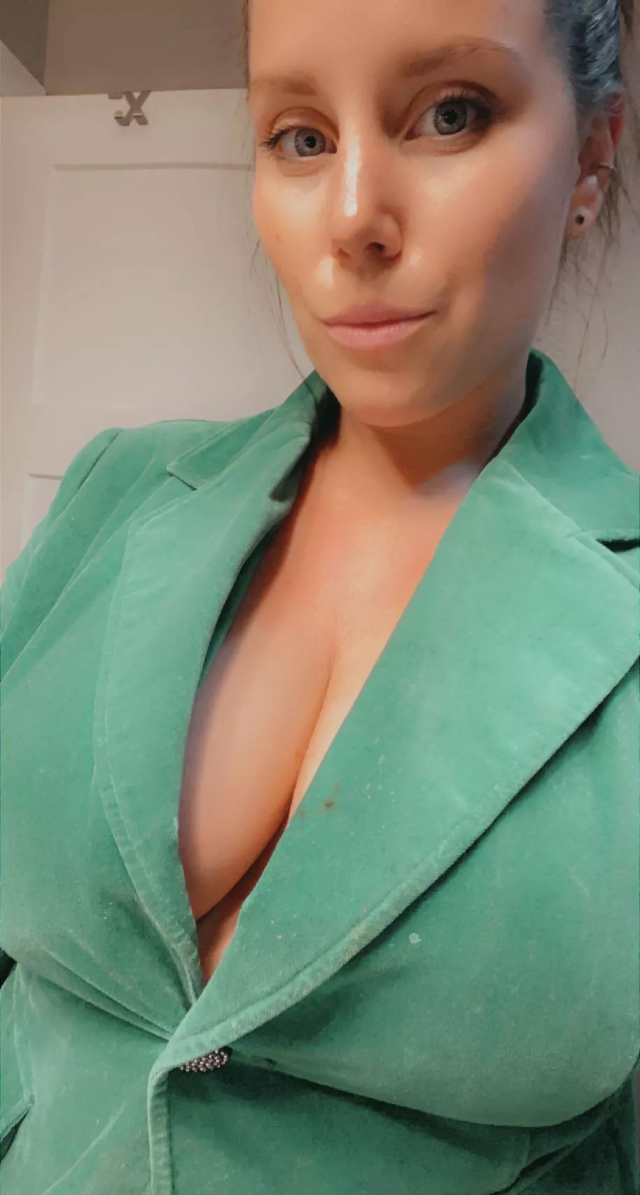 Do we like a blazer with no bra??