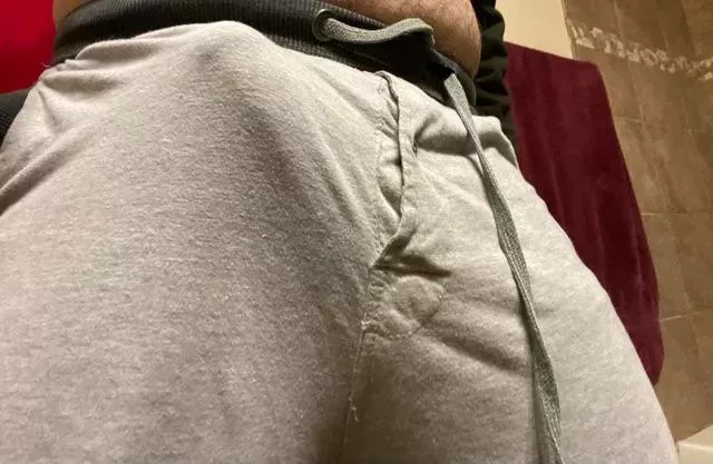 do yall like grey sweatpants?