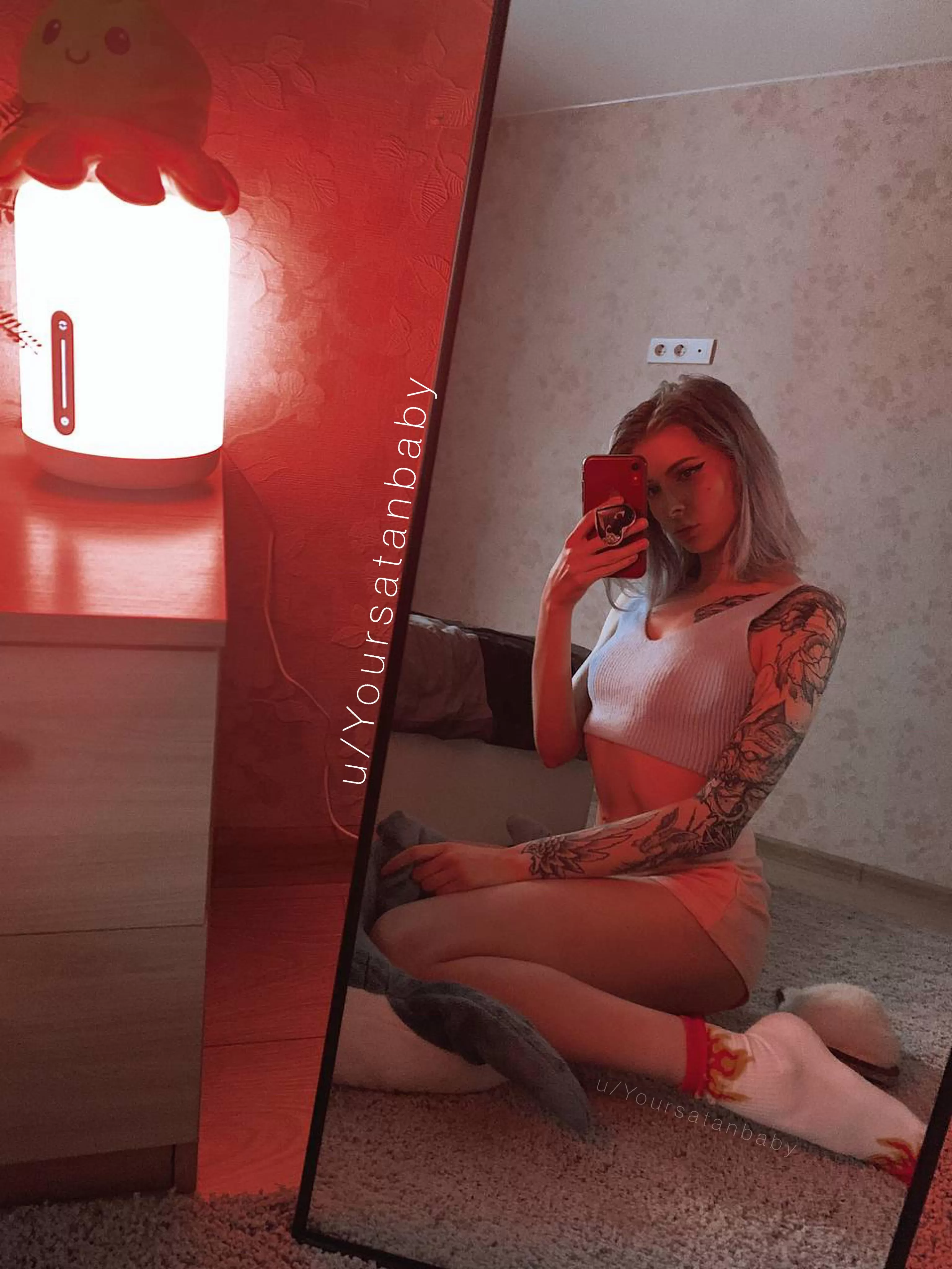 Do you know what is missing in the reflection of the mirror? ðŸ˜˜ðŸ¥°ðŸ˜ˆ