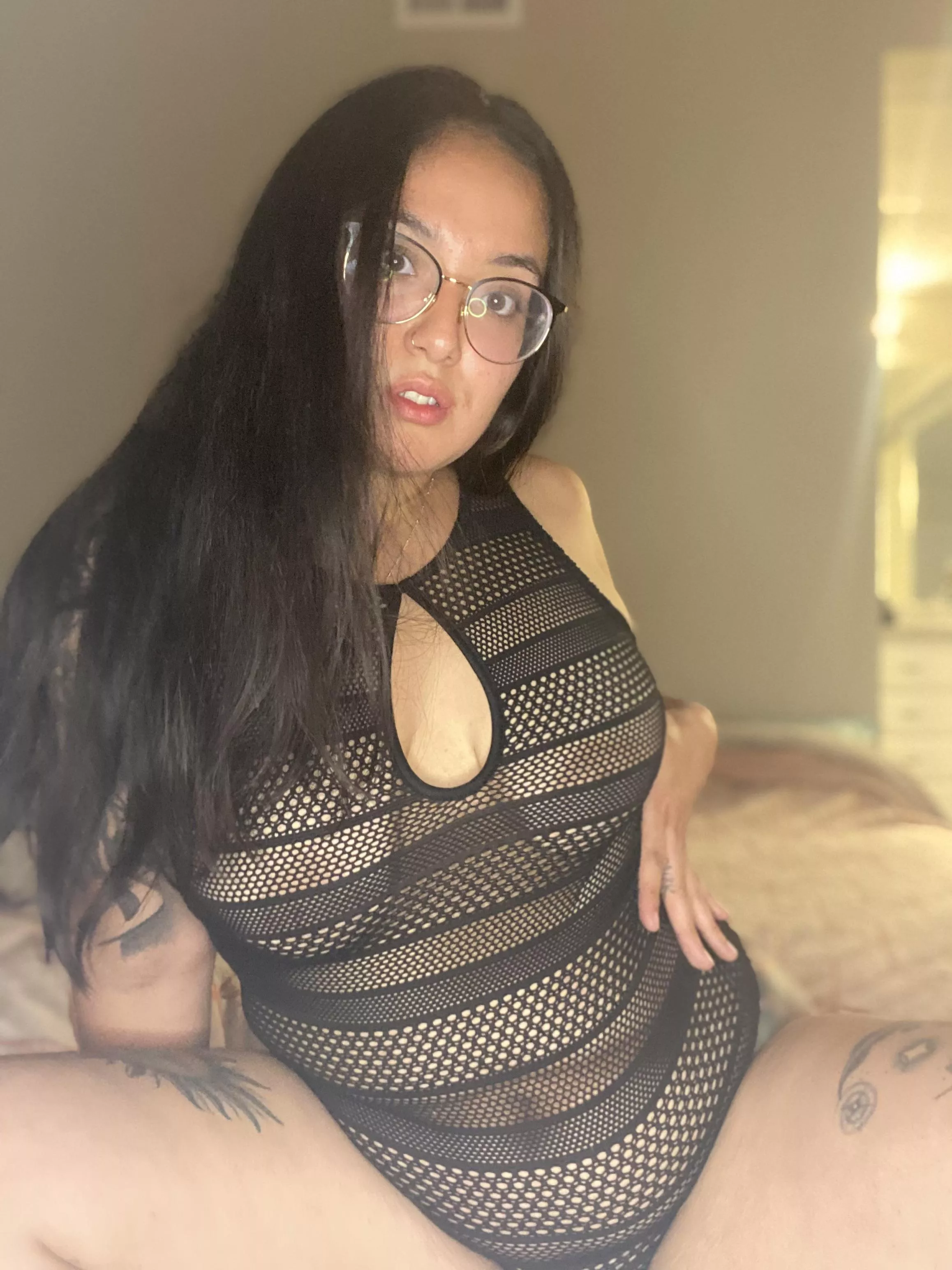 Do you like chubby girls with glasses? 🥰