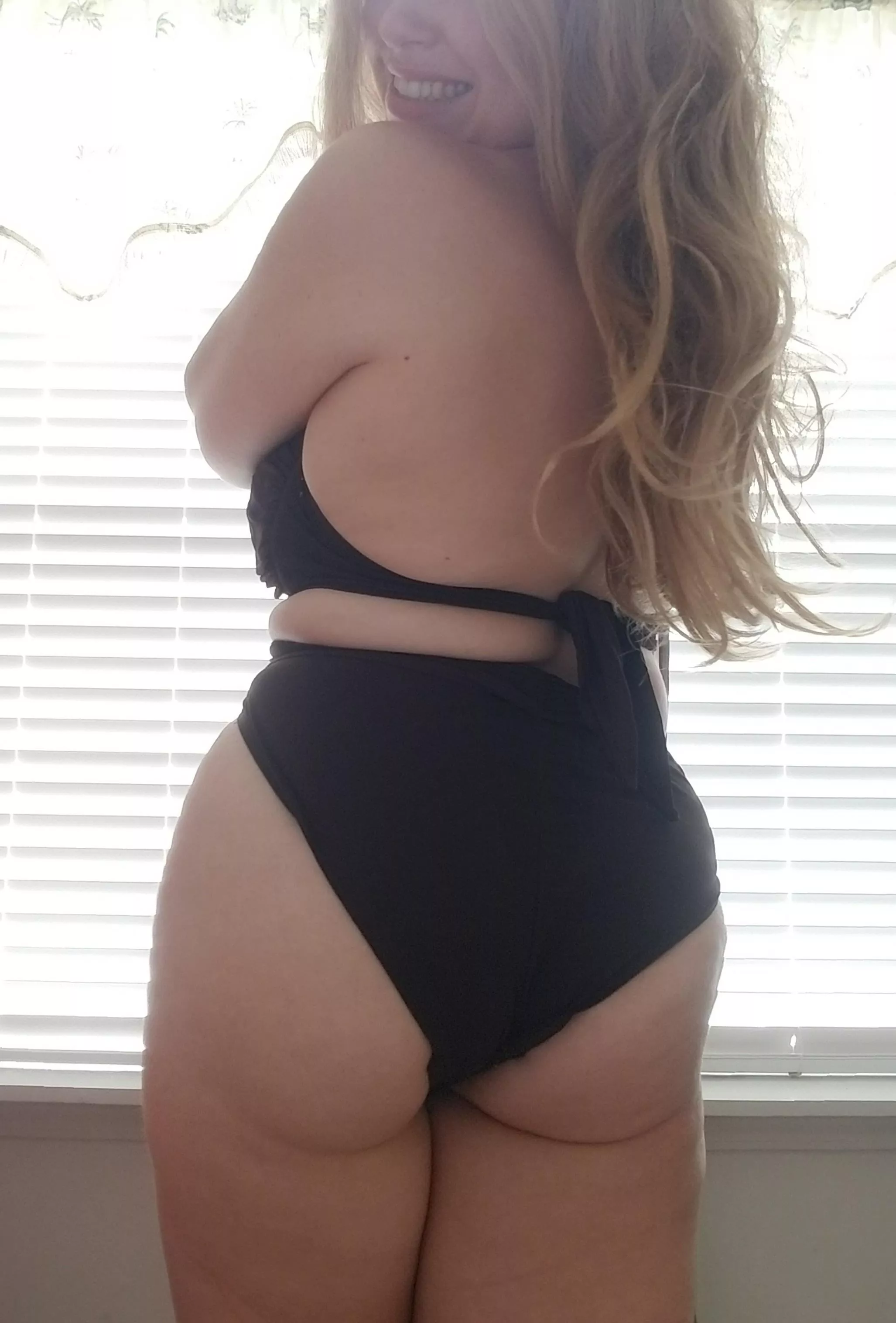 Do you like curvy girls in swimsuits too?