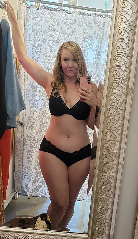 Do you like my curvy shape? [F47]