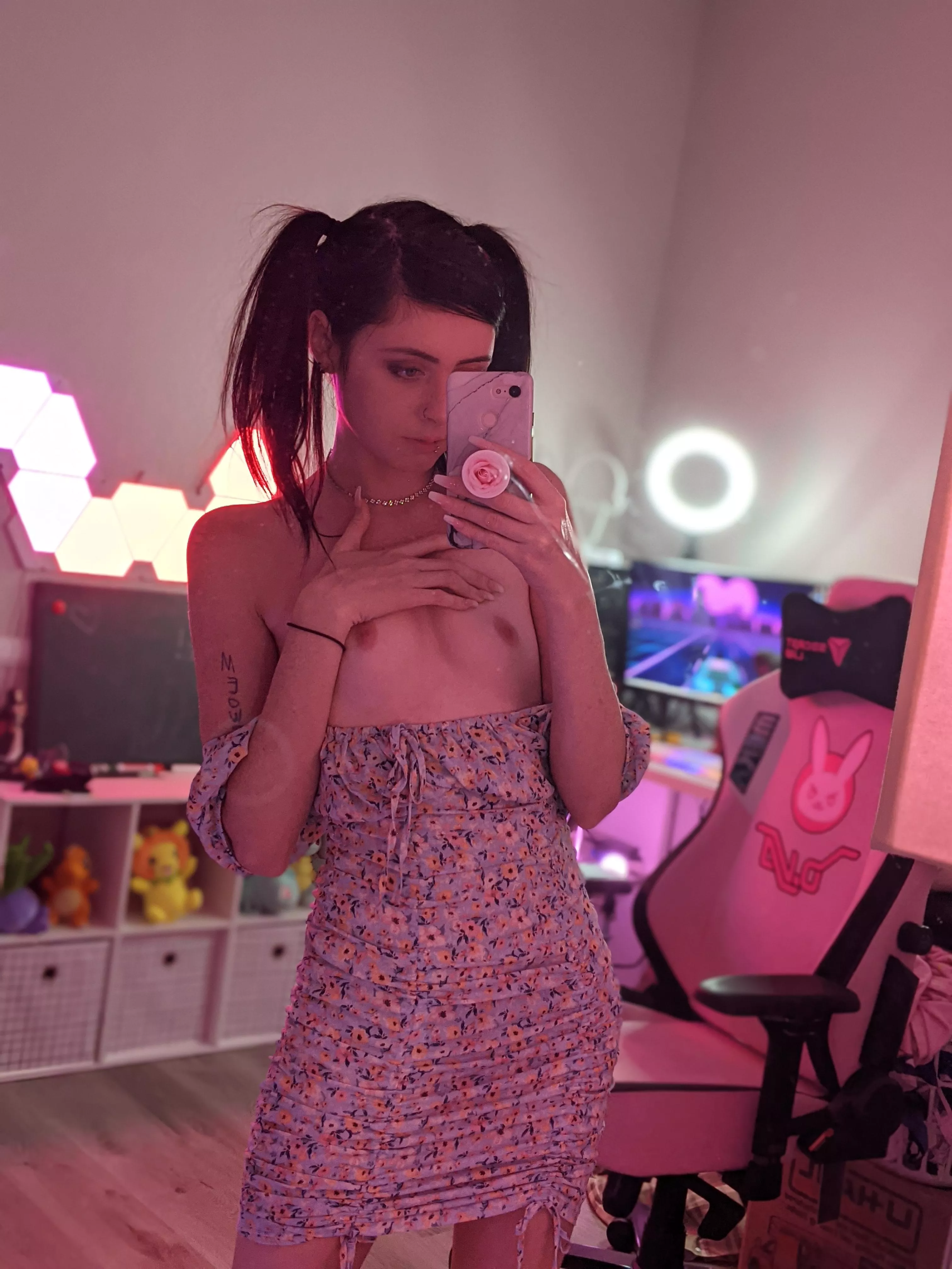 Do you like my dress? 🥰