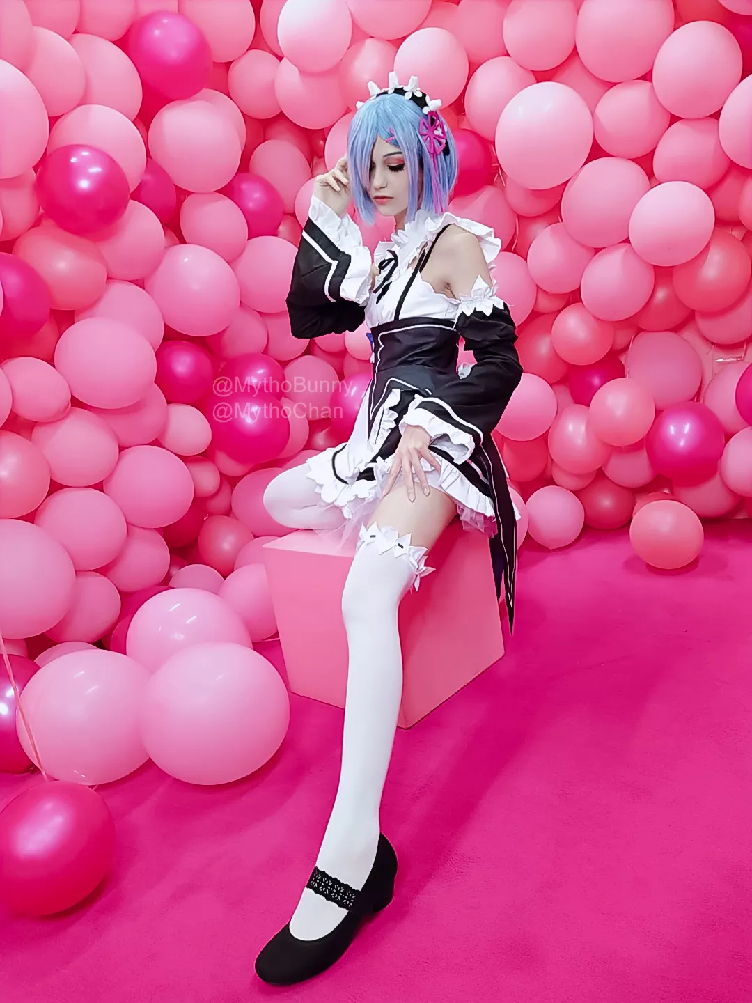 Do you like my long Legs in my Rem Cosplay? I think those Stockings are pretty cute!