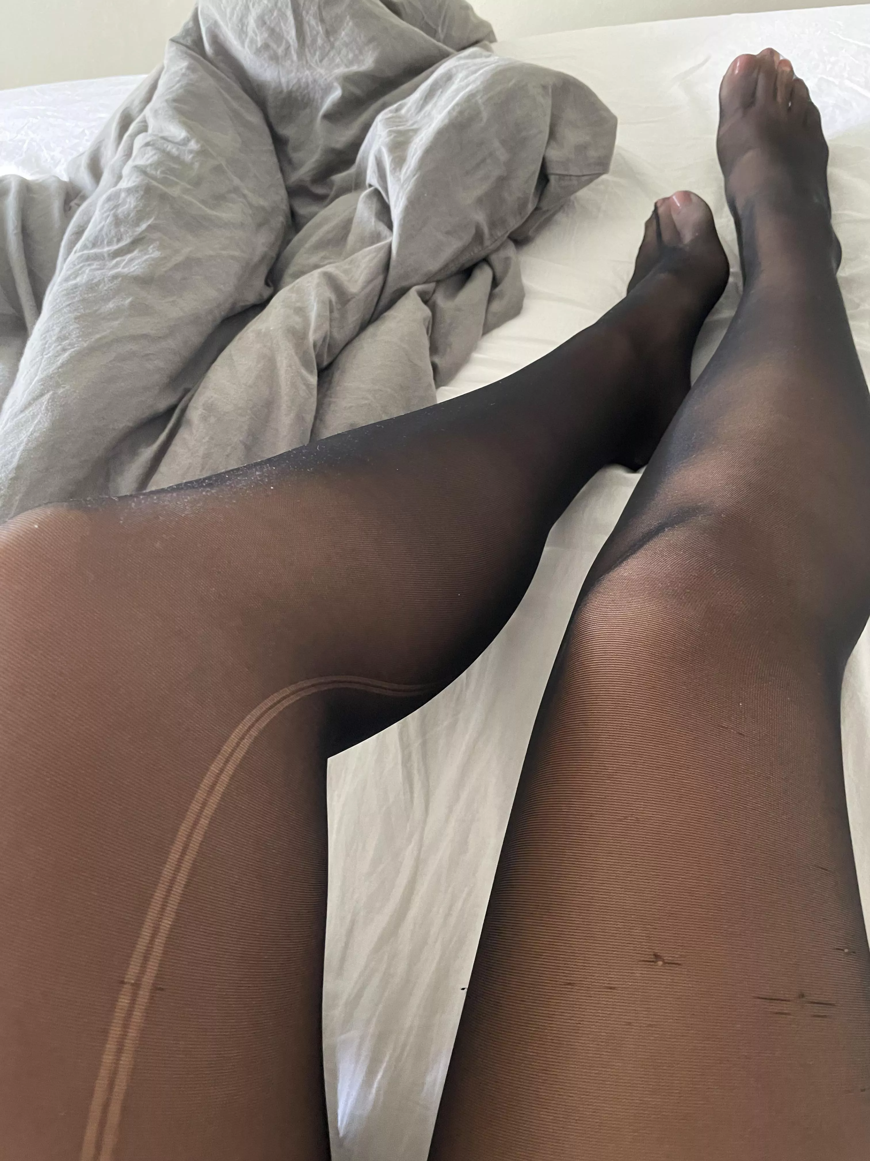 Do you like my ripped nylonsðŸ˜‰