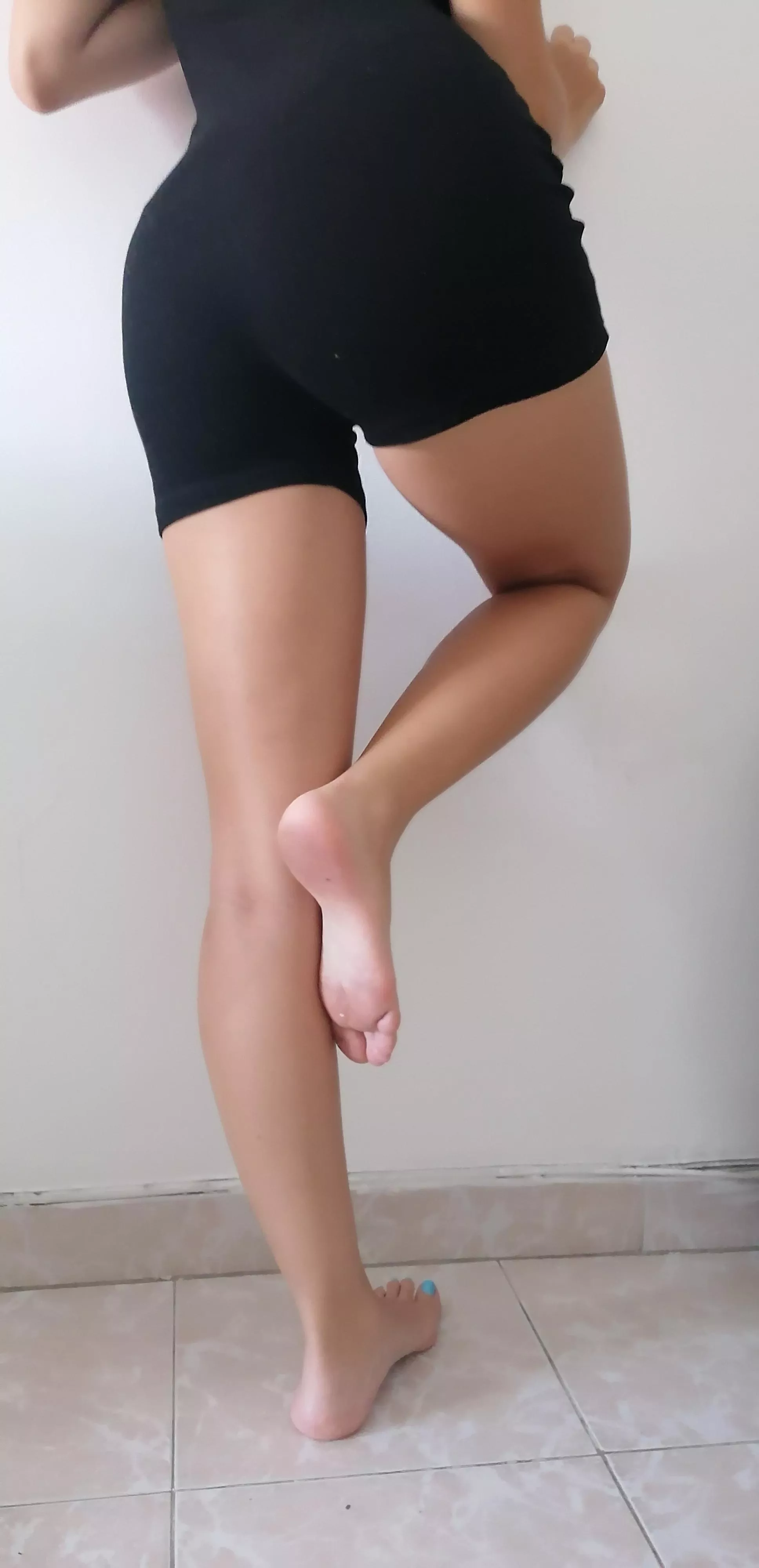 Do you like my tasty legs? [F] 🥰