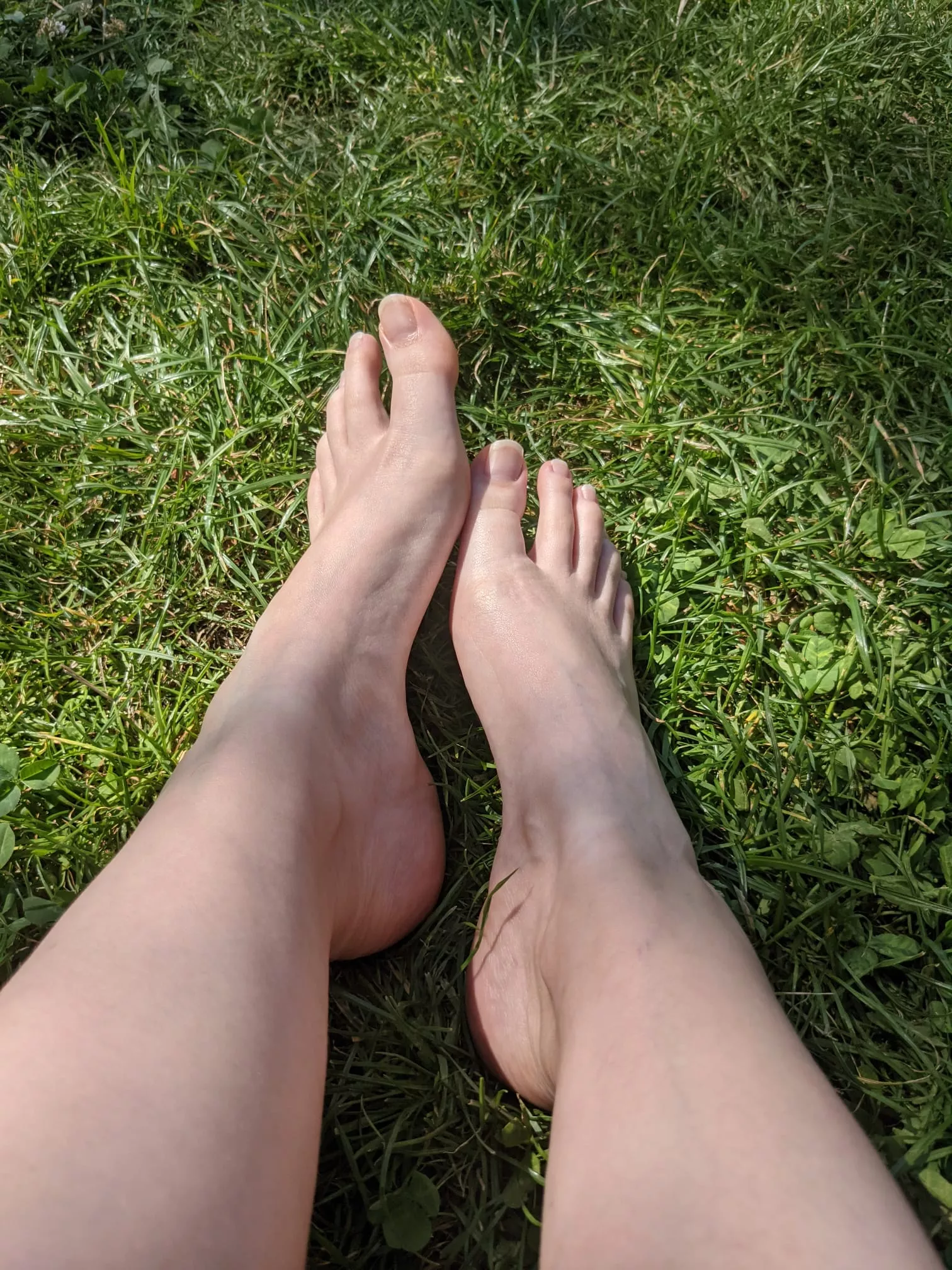 Do you like my tiny little feet ? ðŸ˜ŠðŸ‘£ðŸ’ž OF link below â¬‡ï¸