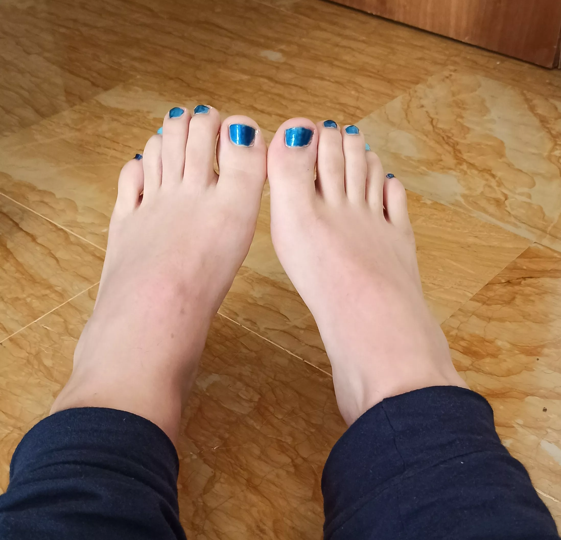 Do you like my toenails?❤️