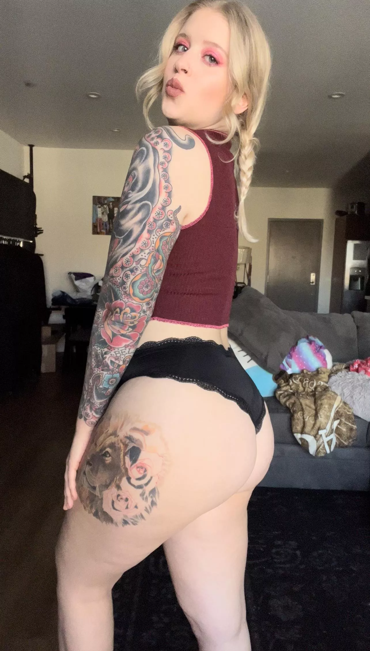 Do you like PAWGs with tattoos? [f]