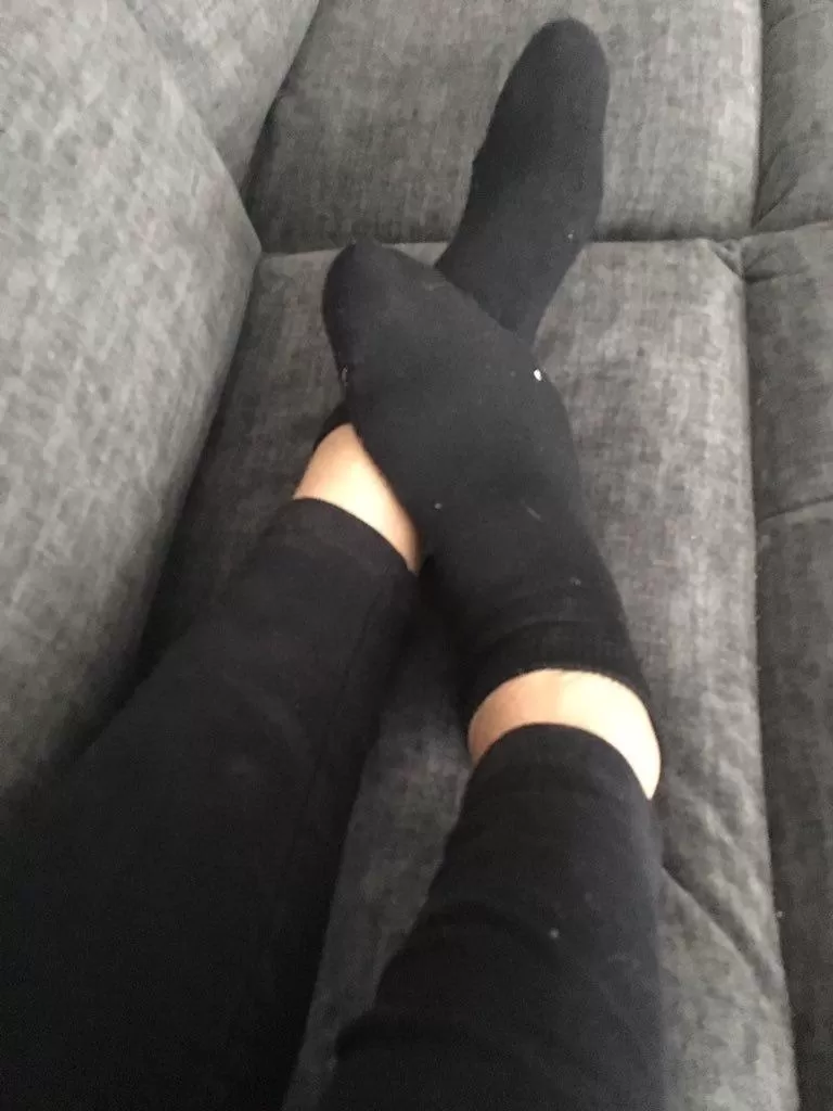 Do you like simple black socks? 🤍