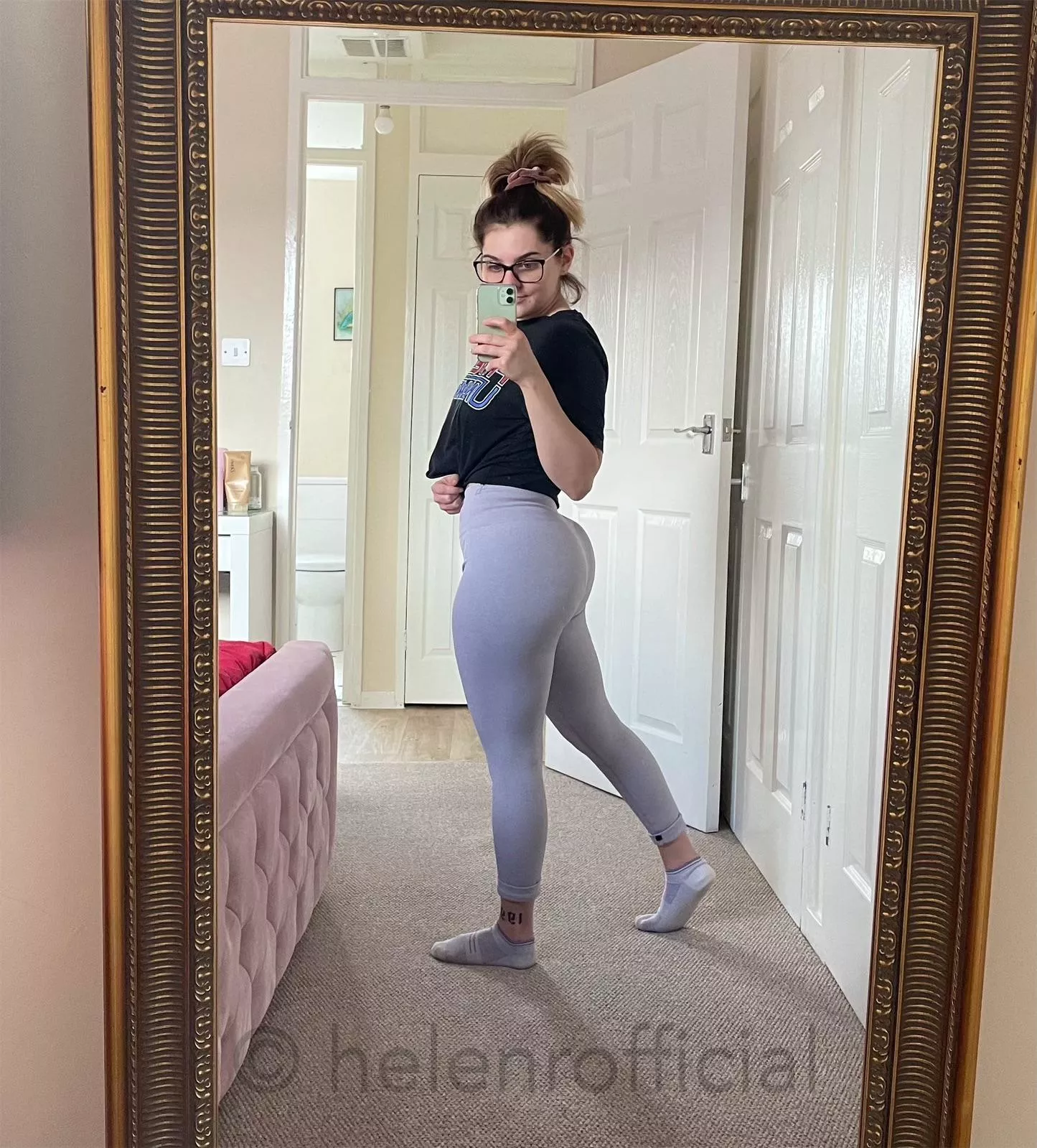 Do you like the colour of my leggings? 🥺