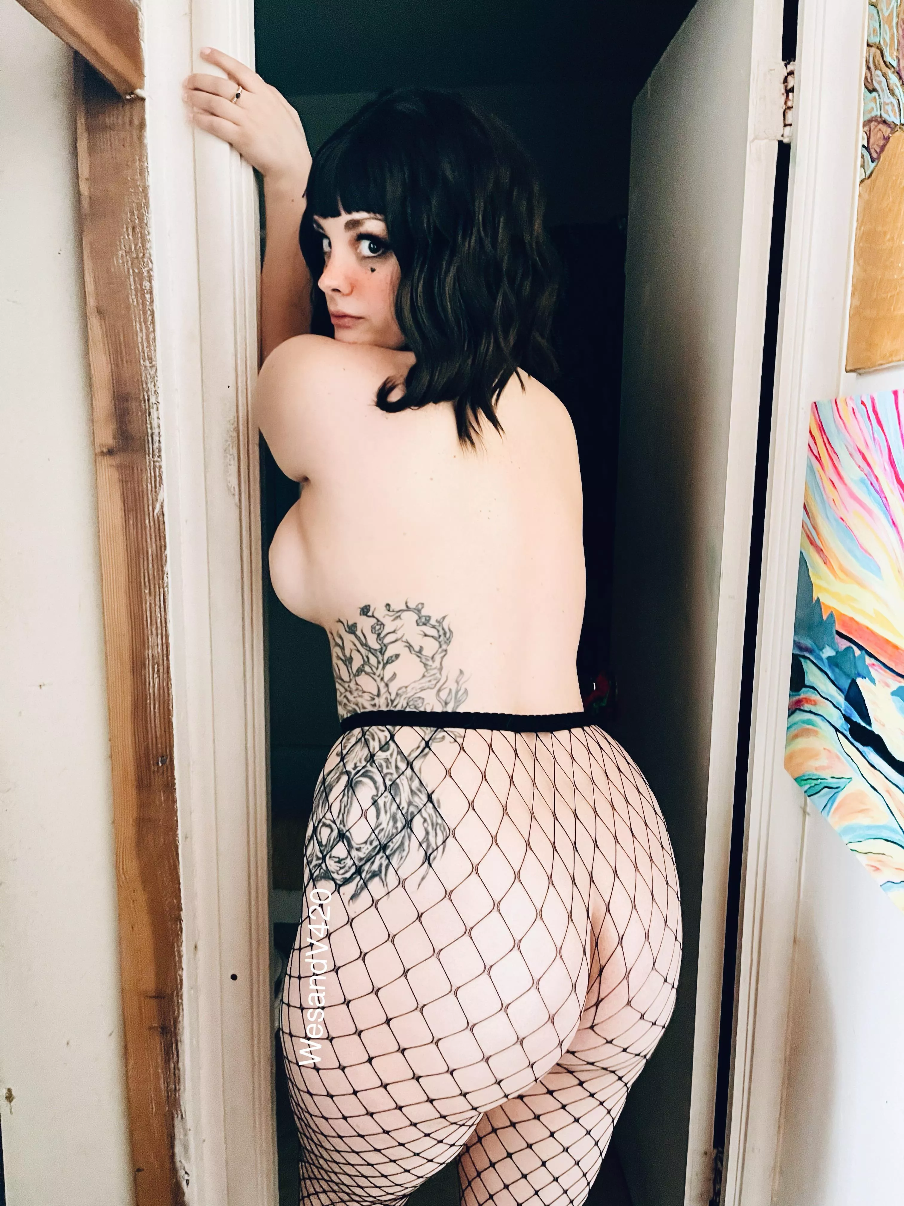 Do you like thick girls in fishnets?