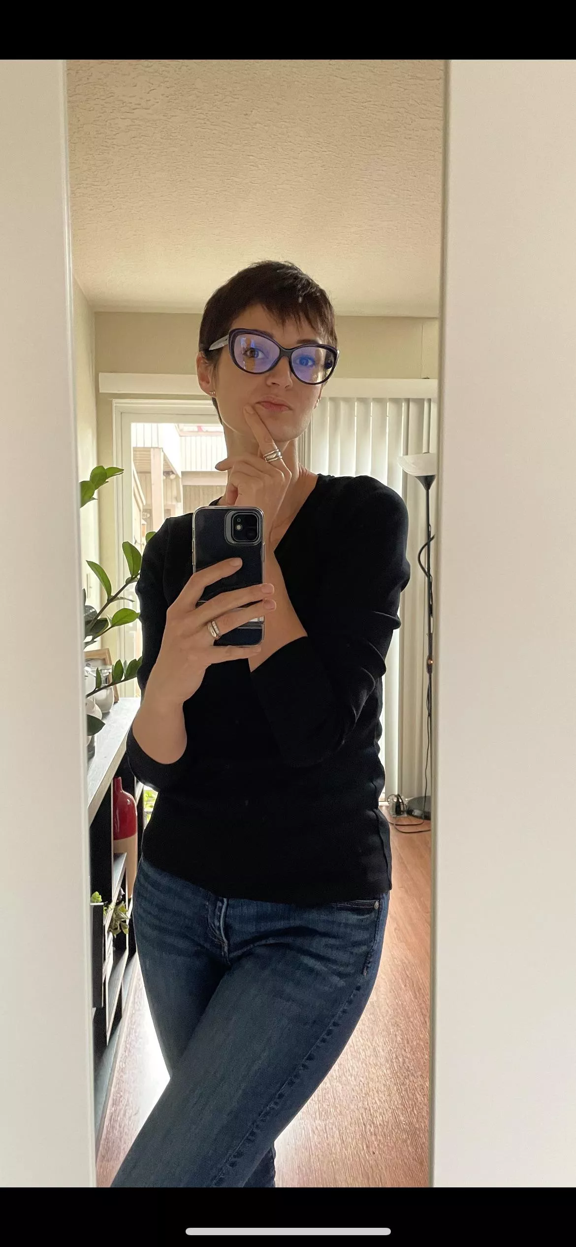 Do you like your MILF to wear glasses 🤓 [F38]?