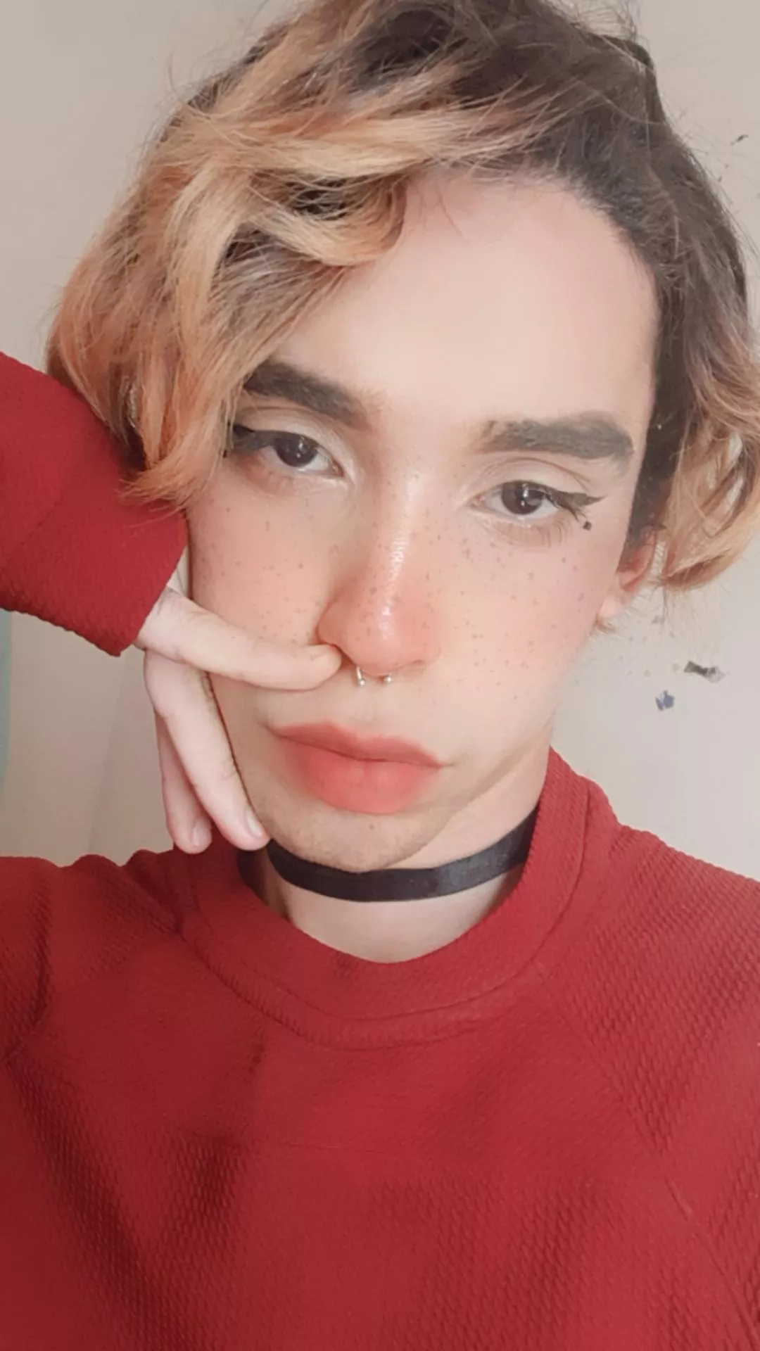 Do you think I'm pretty? This femboy needs attention, sorry.