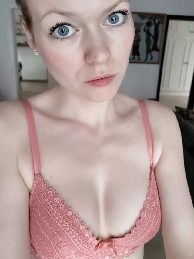 Do you think it looks good on me? [F]