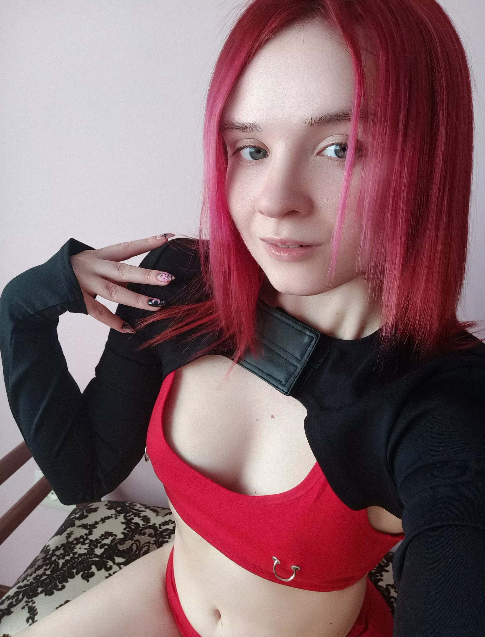 Do you think, my hair is pink or red? ðŸ–¤