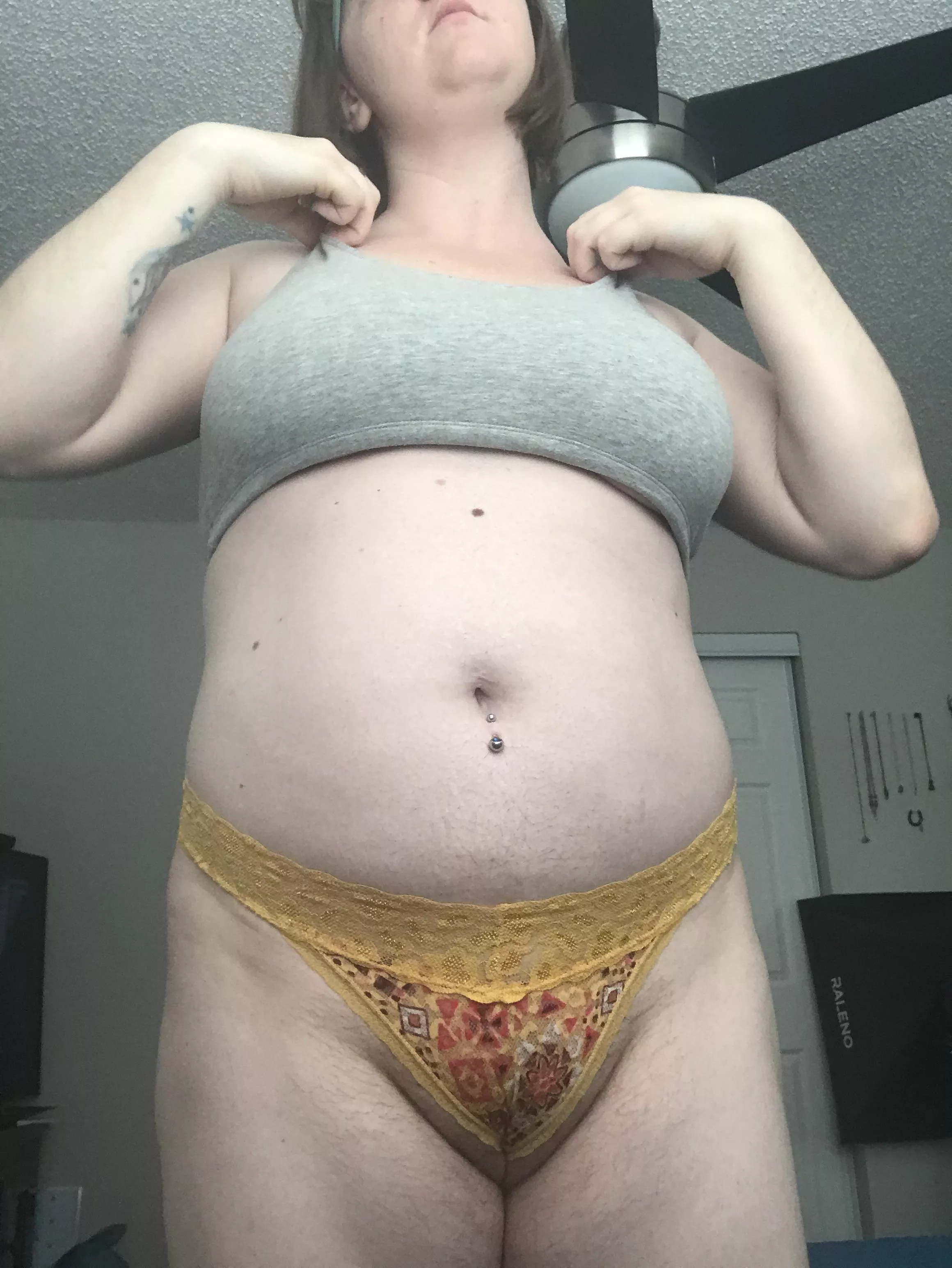 Do you think my pussy is to fat for this thong?😜