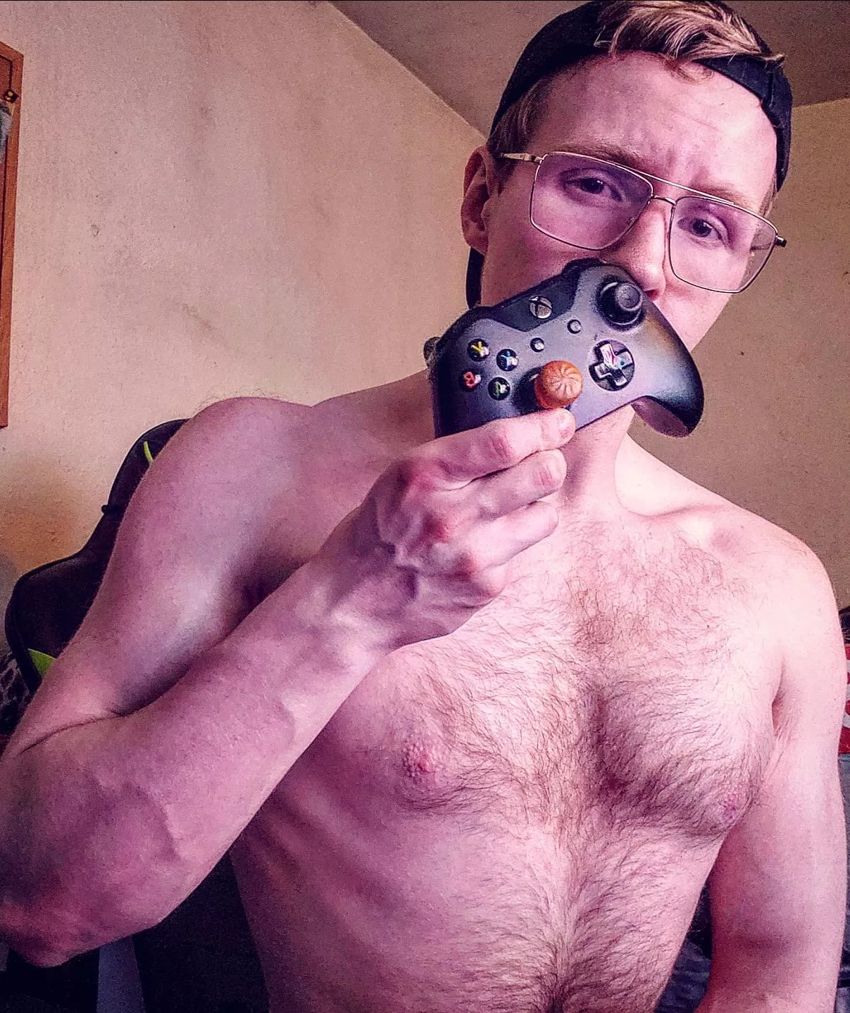 Do you want a gaymer FWB ?😈🎮