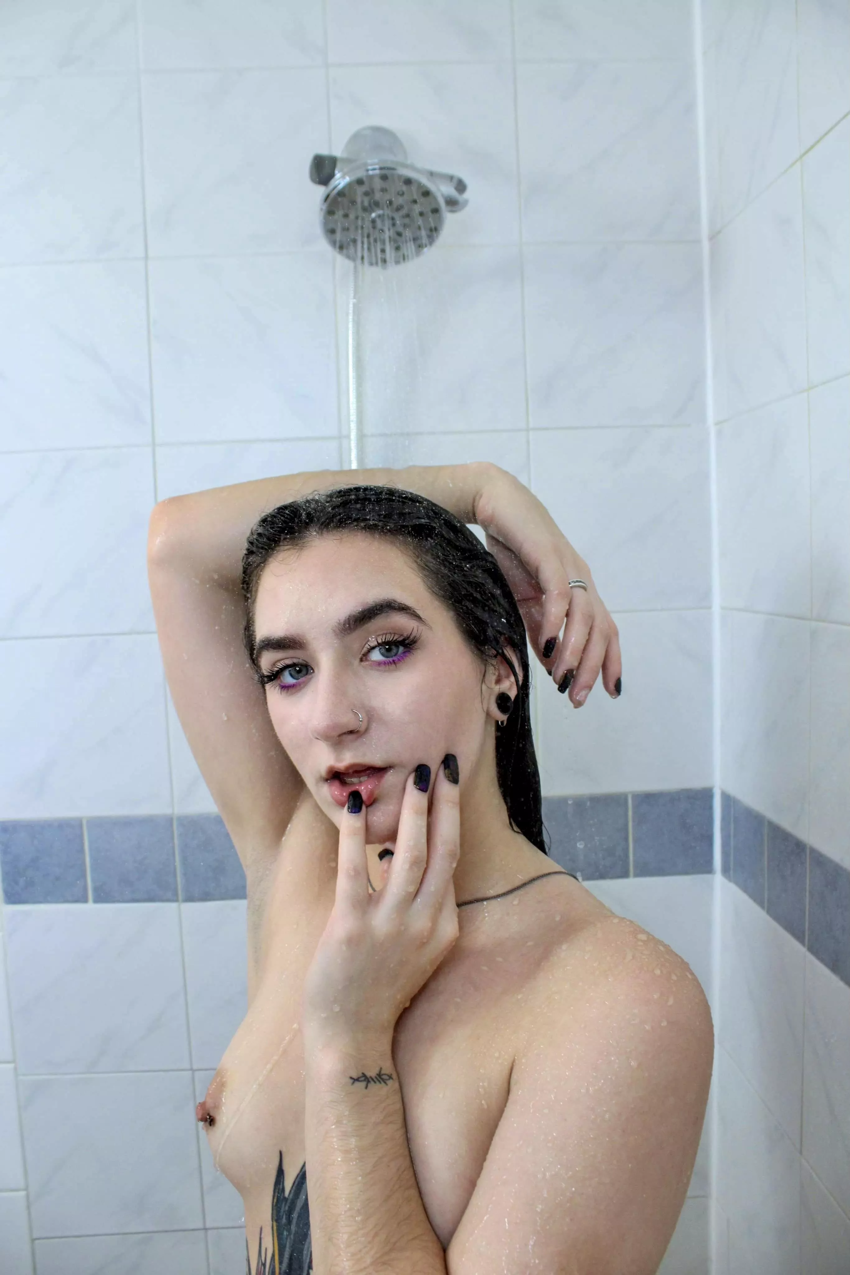 Do you want to shower with me? 🖤