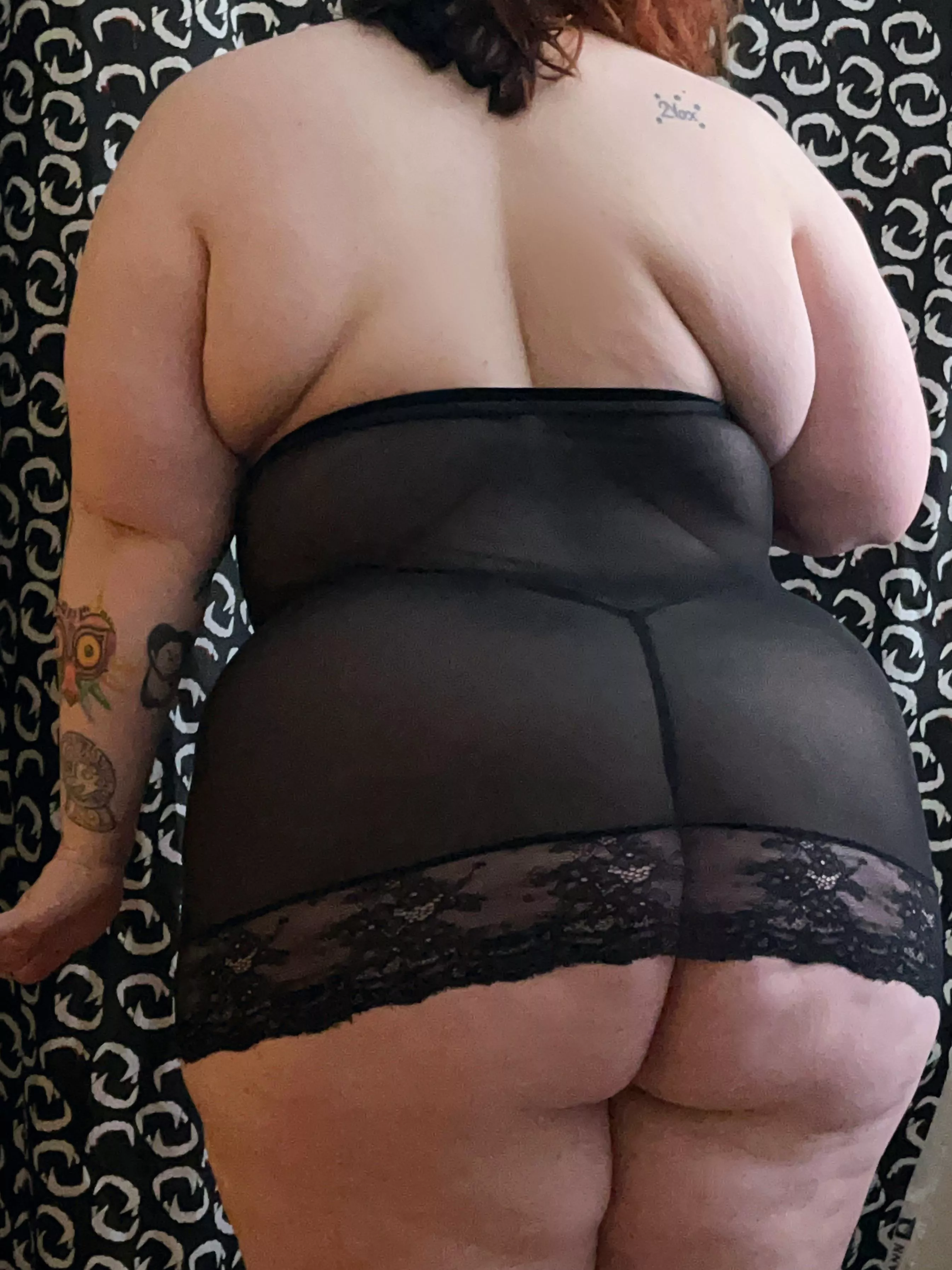 Does my butt look big in this? ðŸ‘ Check out my FREE OnlyFans to see more pics & vids ðŸ¥€ Daily posts, dick ratings, sexting, & no PPV ðŸ¦‡ Link in comments ðŸ•¸